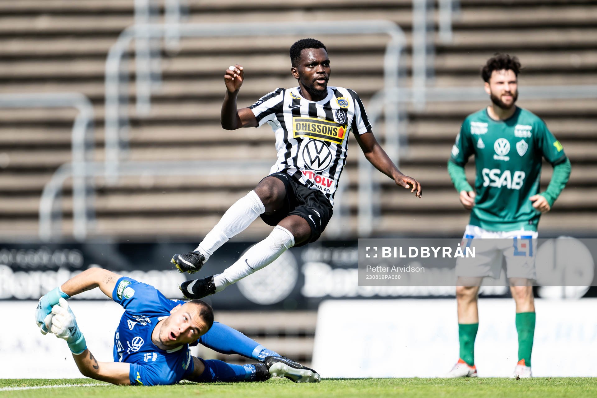 Landskronas Kofi Asare gör 2-0 bakom Brages målvakt Andre