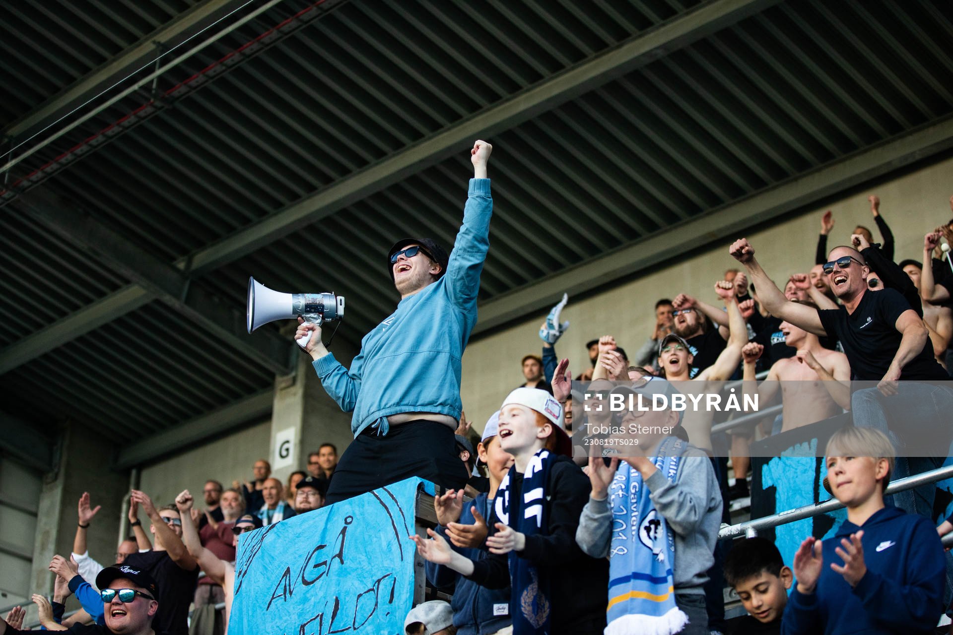 Gefles supportrar jublar
