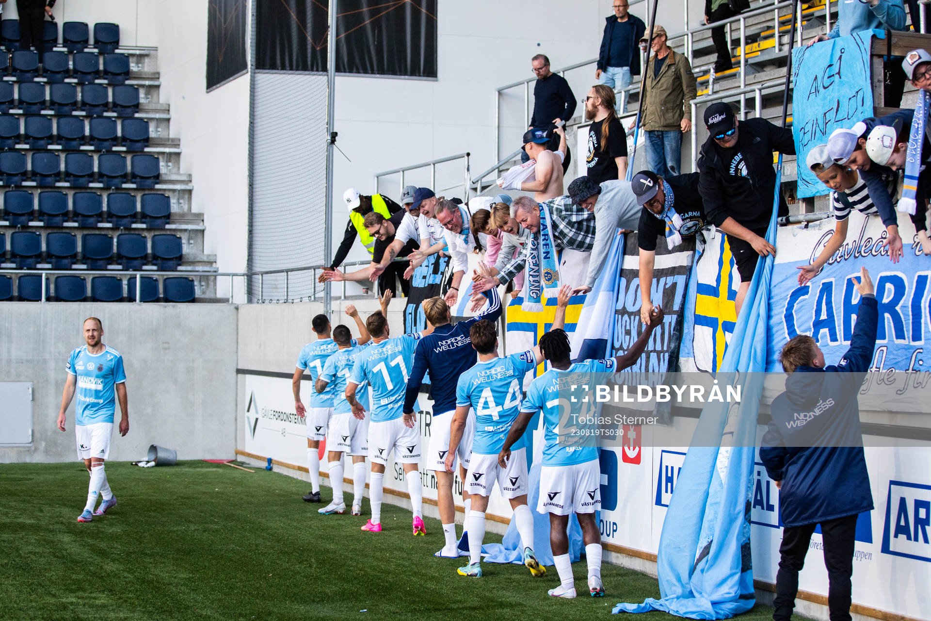 Gefles spelare jublar