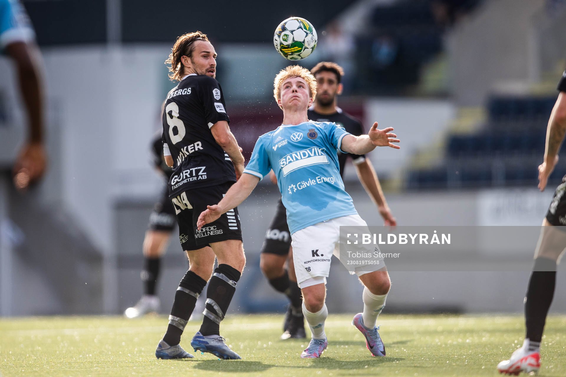 Örebros Kevin Walker och Gefles Constantino Capotondi
