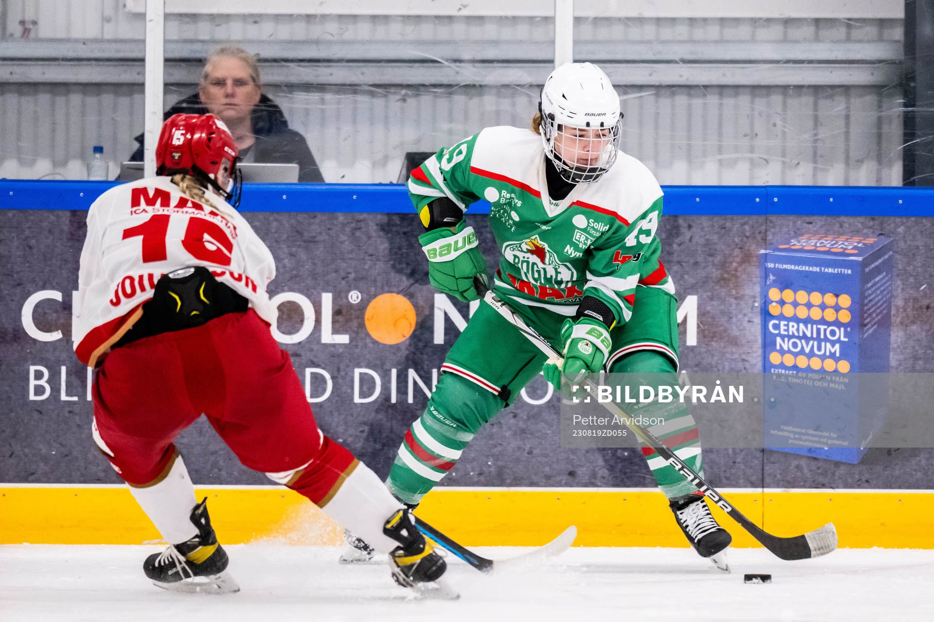 Troja Ljungbys Emma Johansson och Rögles Megan Holzhuter