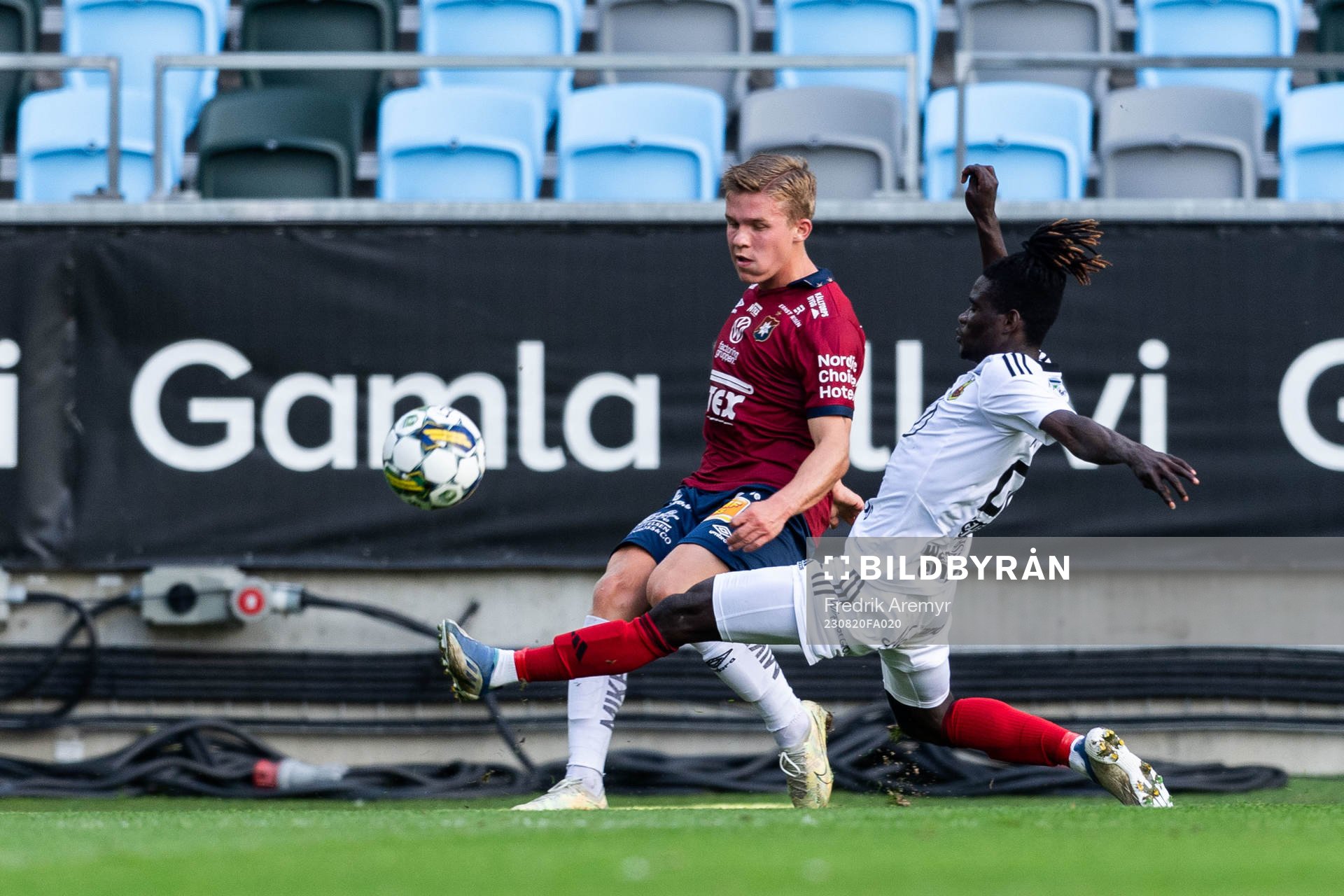 Örgrytes Isak Dahlqvist och Östersunds Yannick Armel