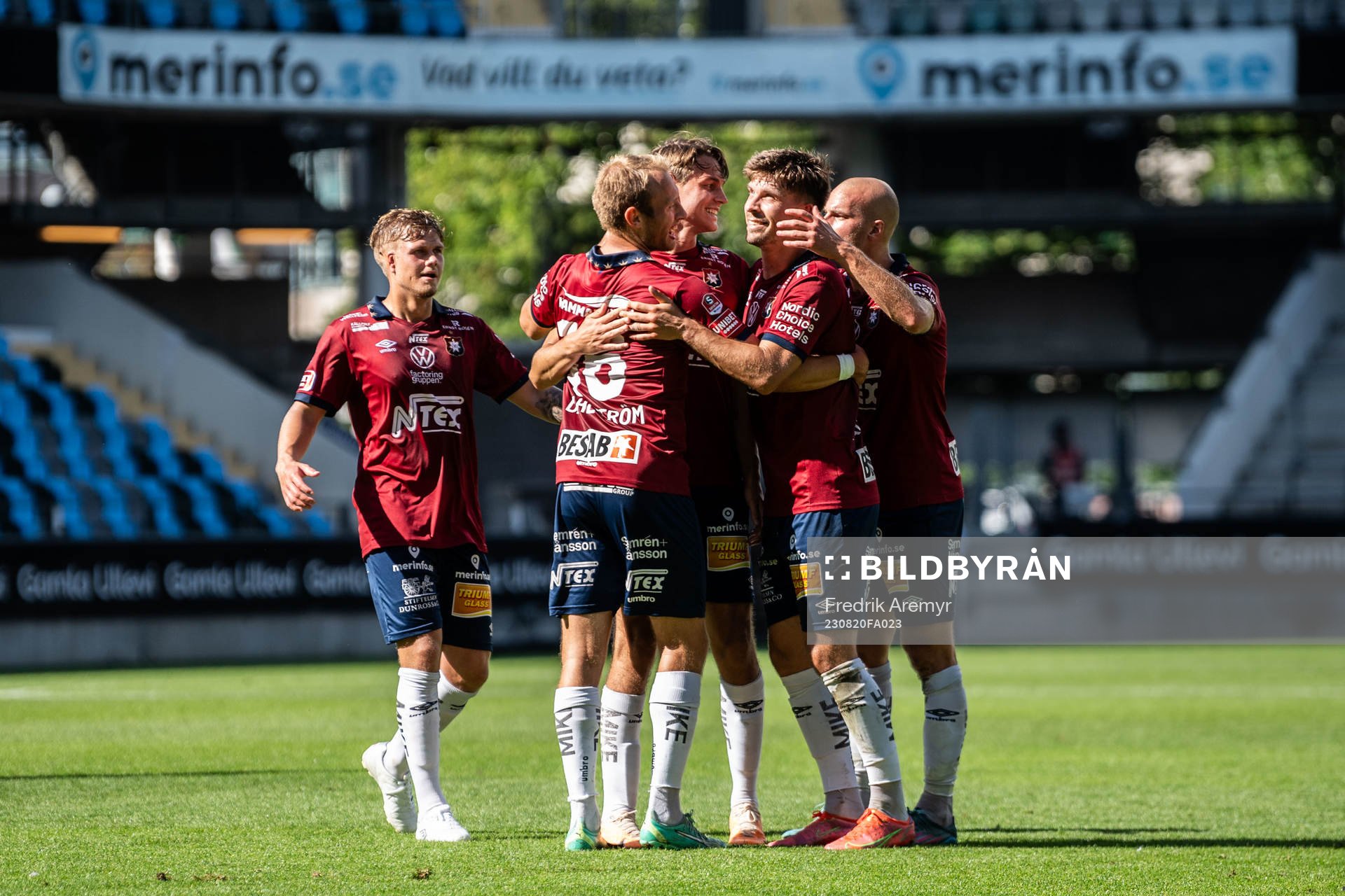 Örgrytes Noah Christoffersson jublar med lagkamrater