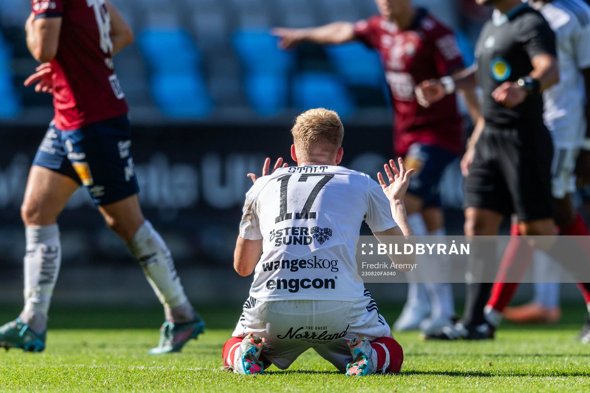 Östersunds Malcolm Stolt reagerar