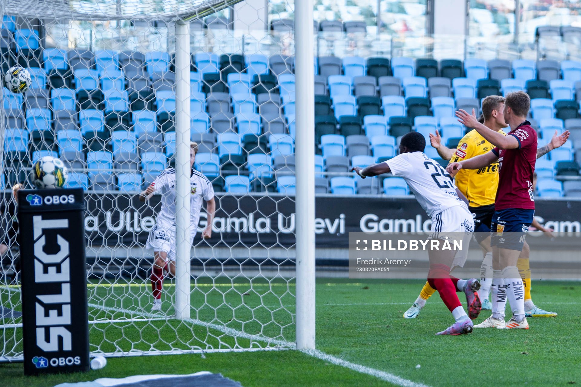 Östersunds målskytt Calvin Kabuye jublar efter 2-2 under fotbollsmatchen i Superettan mellan Örgryte och Östersund den 20 augusti 2023 i Göteborg. 