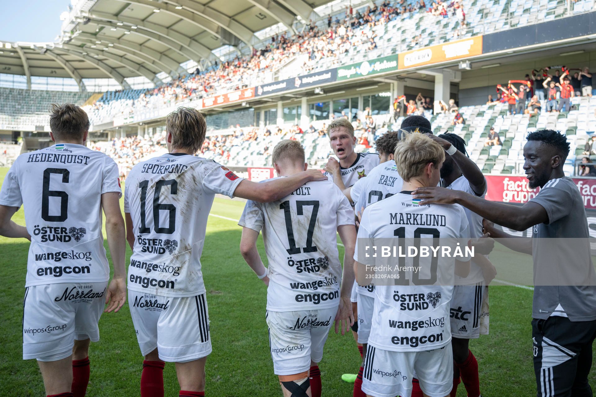 Östersunds spelare jublar efter 2-1 under fotbollsmatchen i Superettan mellan Örgryte och Östersund den 20 augusti 2023 i Göteborg. 