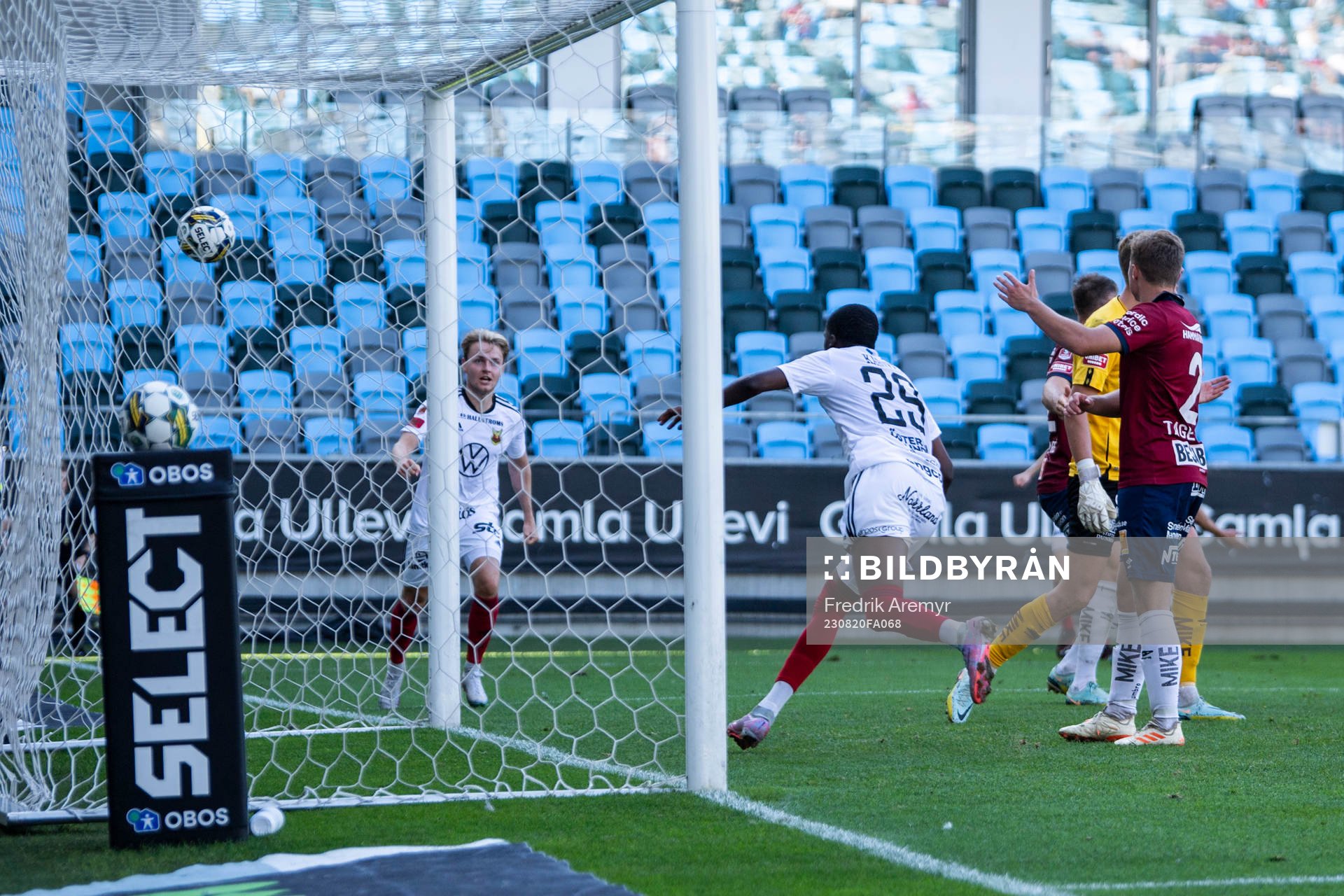 Östersunds Calvin Kabuye gör 2-1