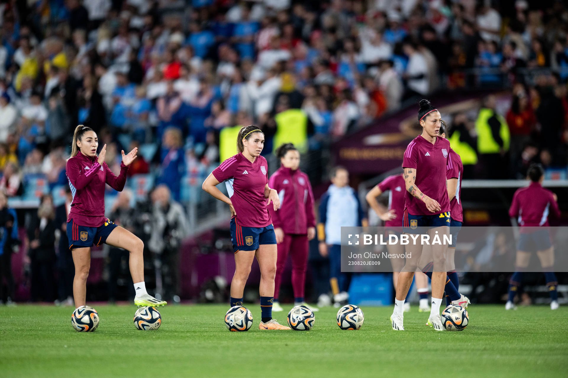 Olga Carmona, Mariona Caldentey and Jennifer Hermoso of