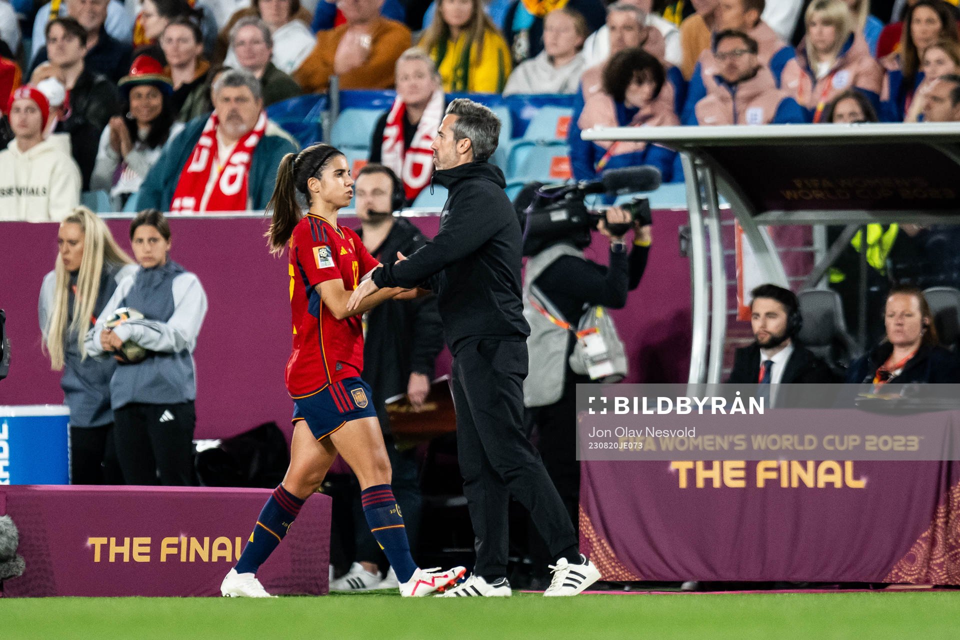 Alba Redondo and Head coach Jorge Vilda of Spain