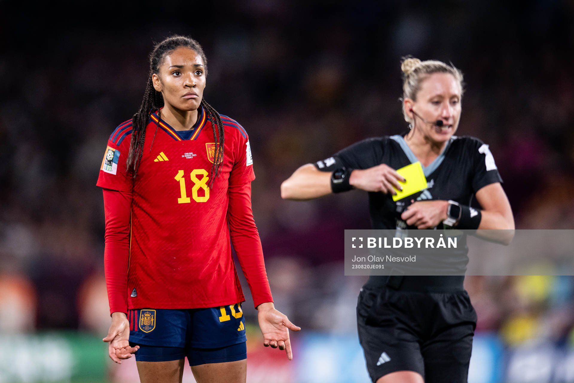 Salma Paralluelo of Spain and referee Tori Penso