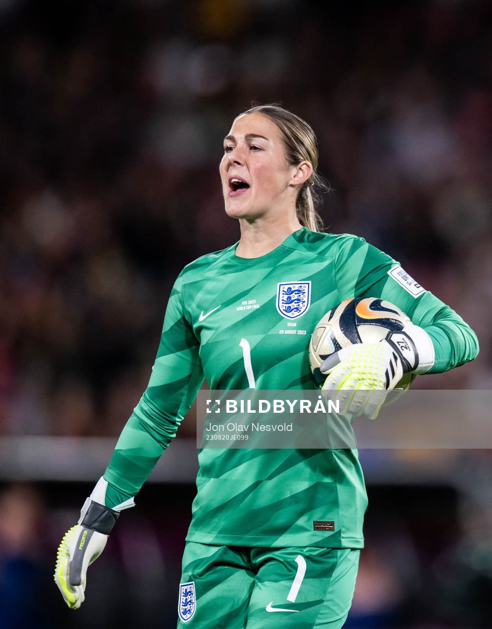 Goalkeeper Mary Earps of England