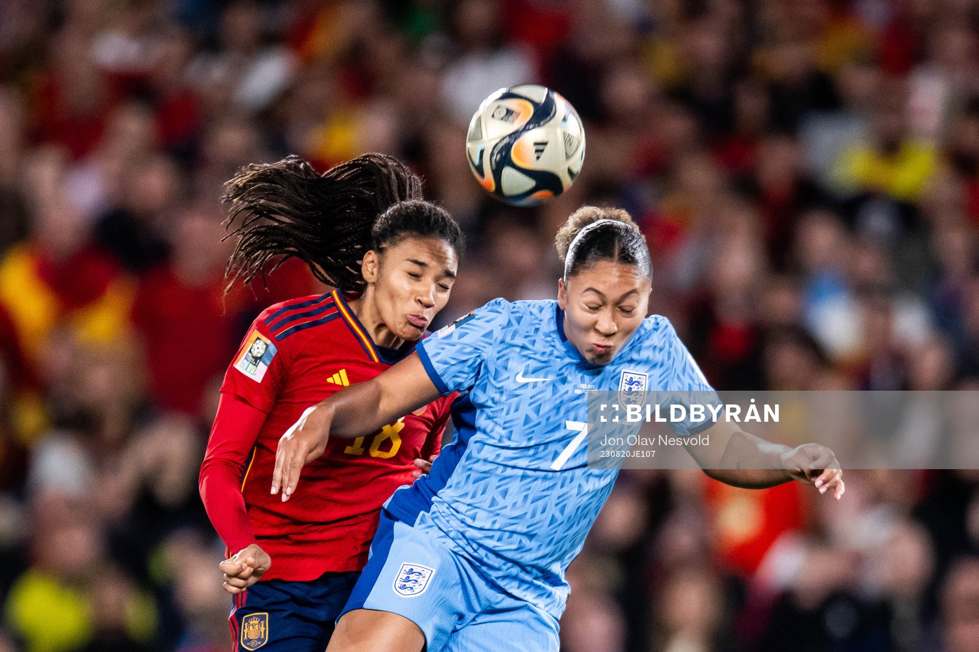 Salma Paralluelo of Spain and Lauren James of England