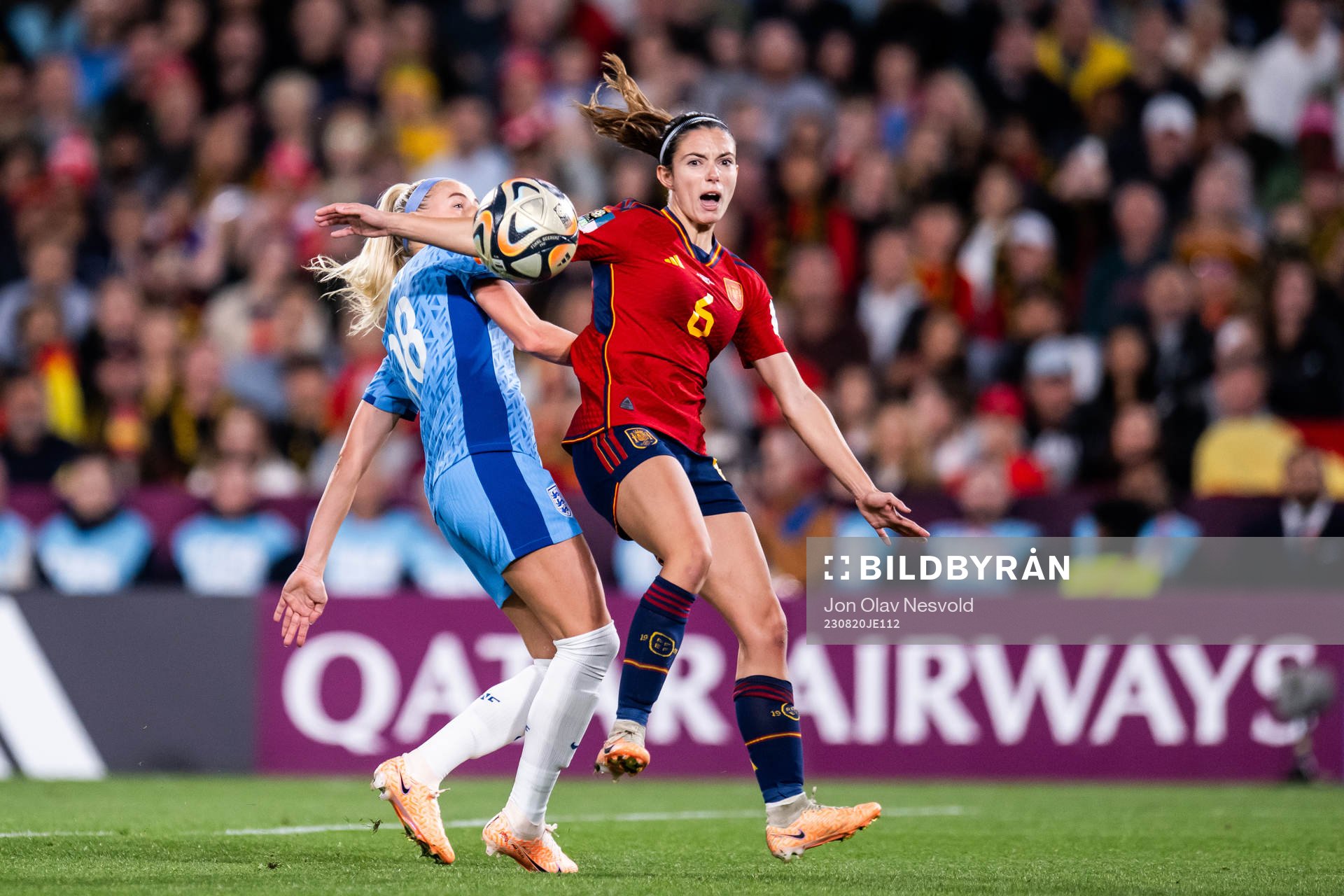 Chloe Kelly of England and Aitana Bonmati of Spain