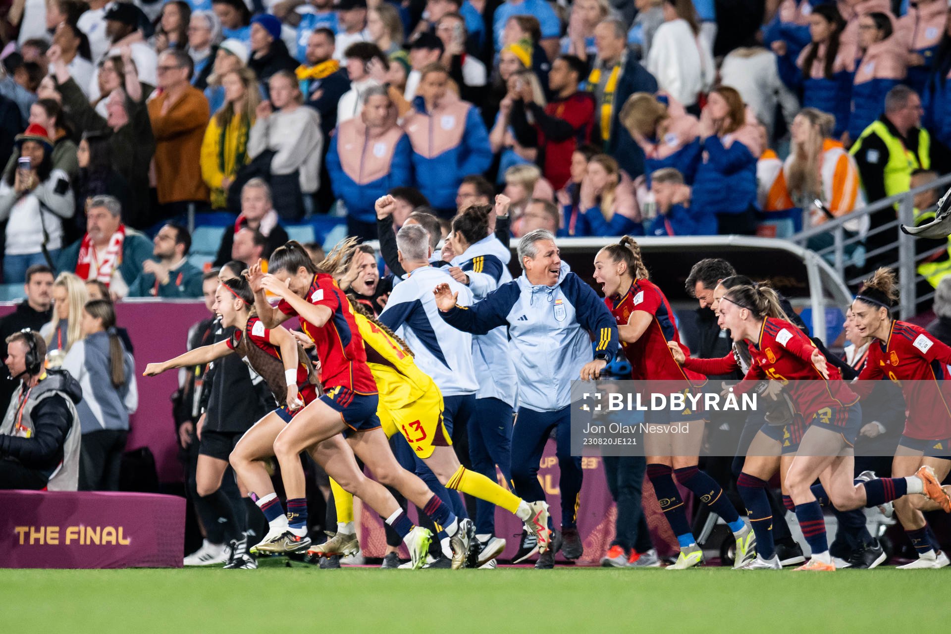 Players of Spain celebrate