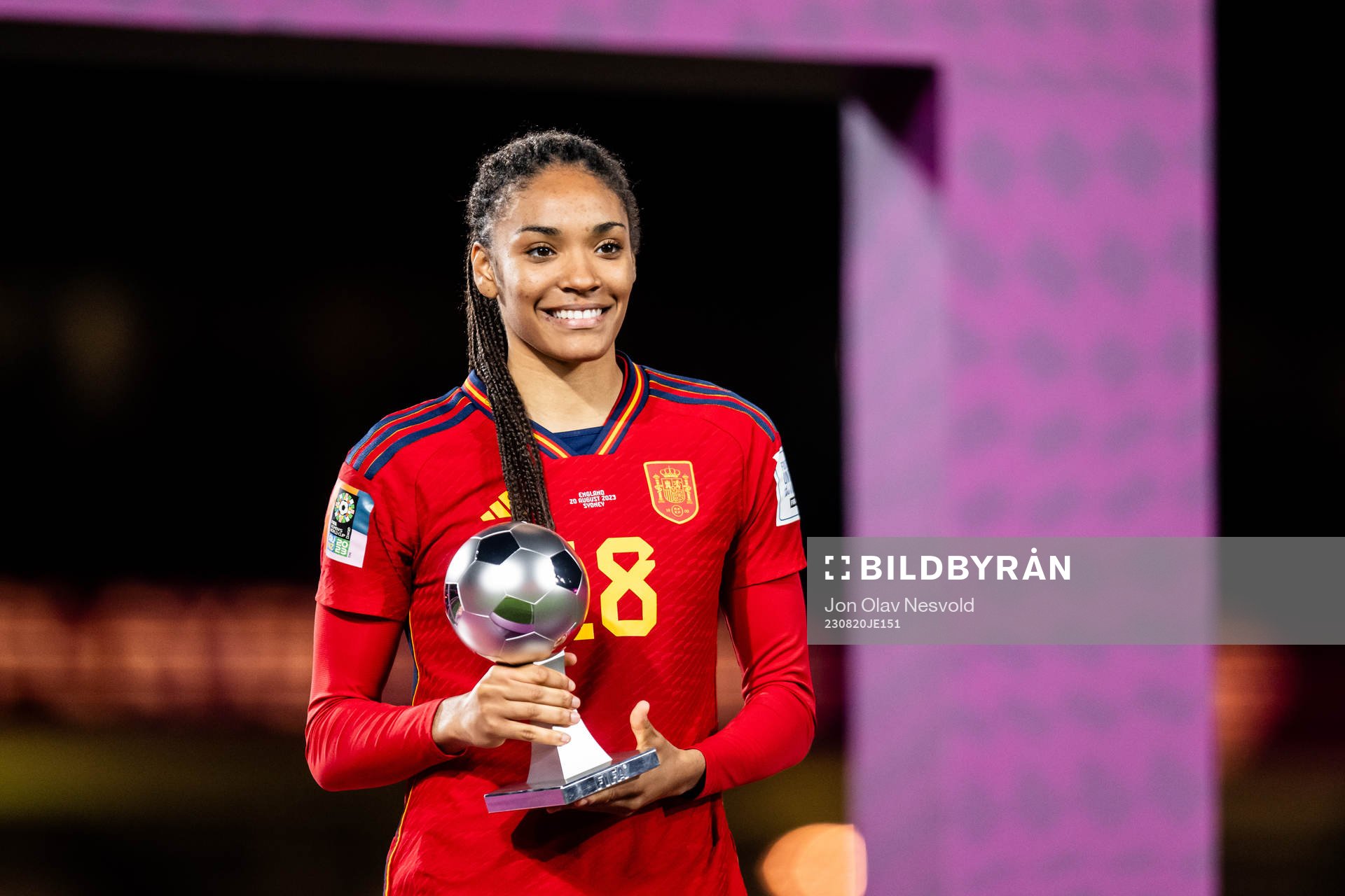 Salma Paralluelo of Spain with a award