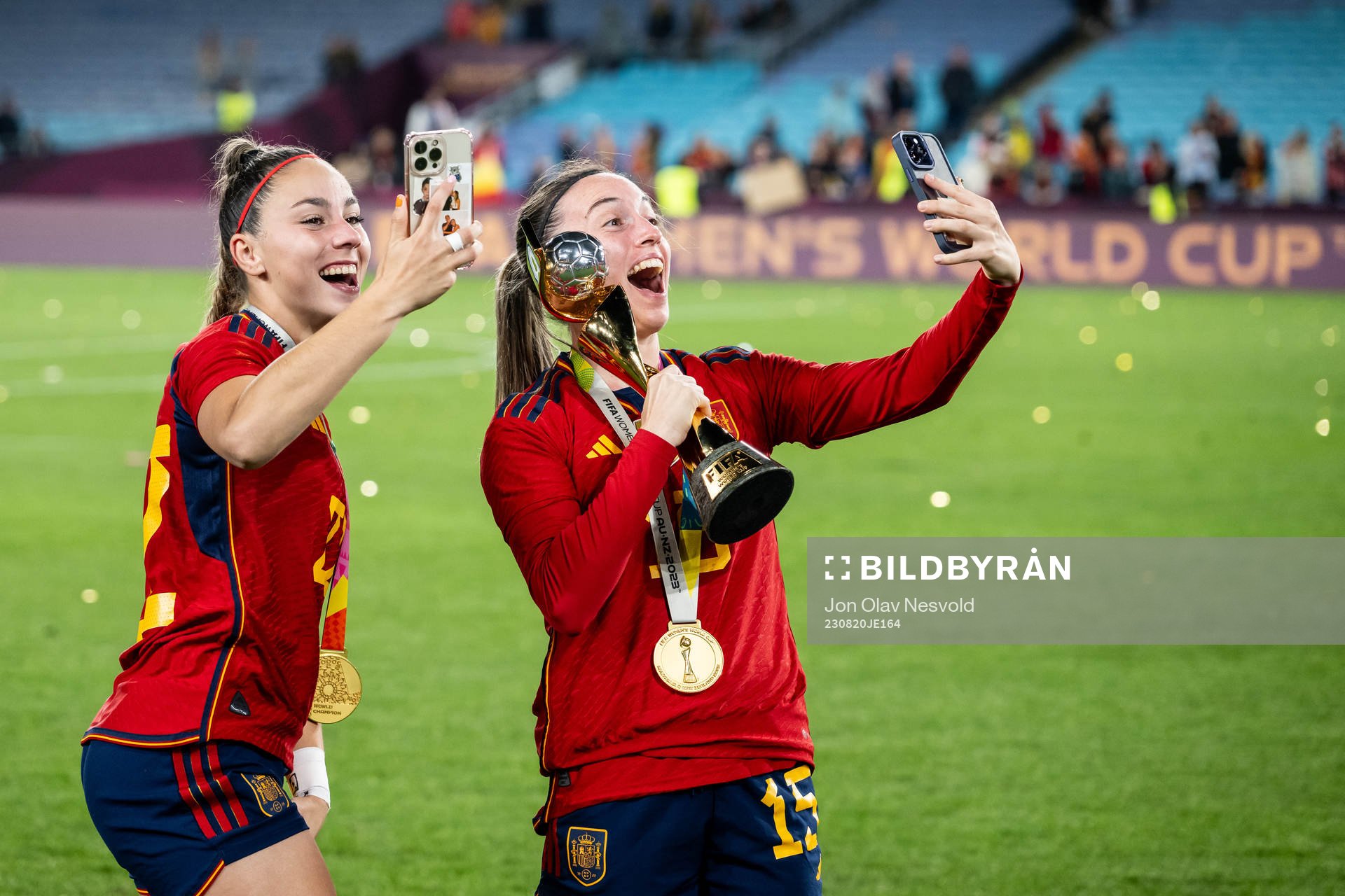 Athenea del Castillo and Eva Navarro of Spain celebrate
