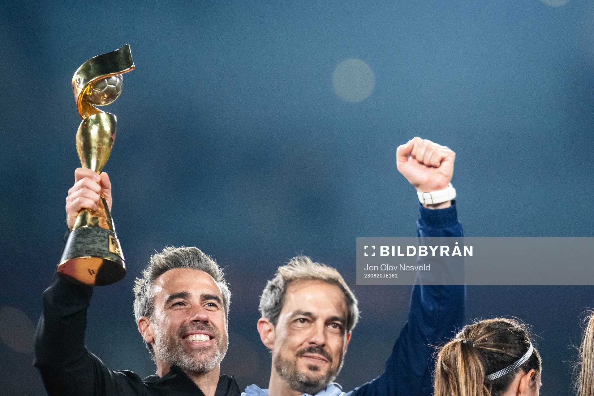 Head coach Jorge Vilda of Spain celebrate with the trophy