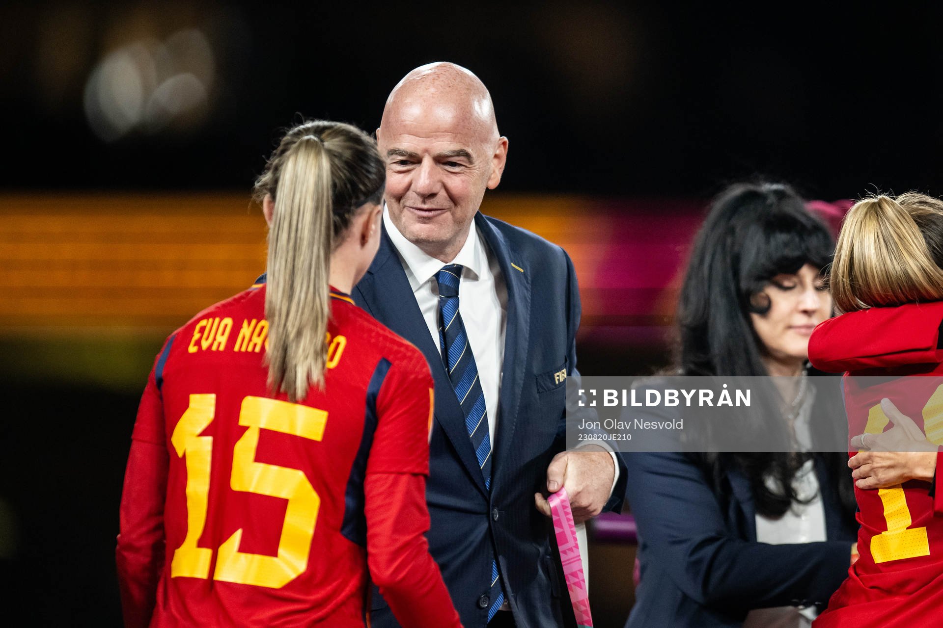 FIFA president Gianni Infantino and Eva Navarro of Spain