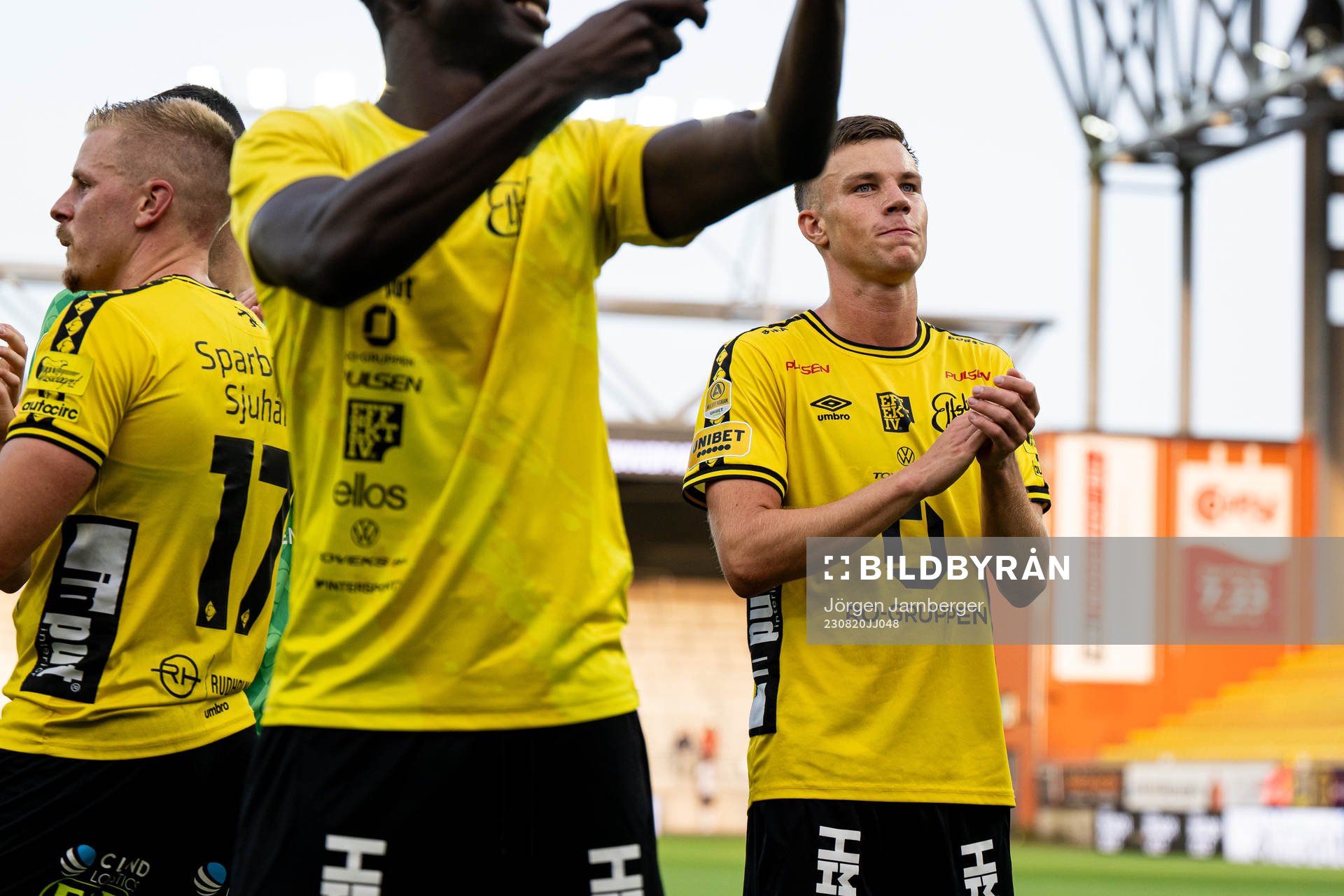 Elfsborgs Andri Fannar Baldursson tackar publiken