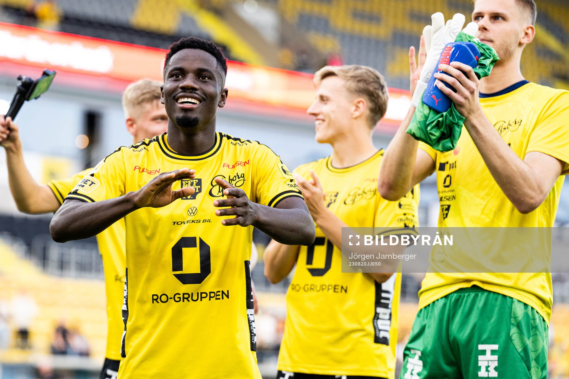 Elfsborgs Michael Baidoo tackar publiken