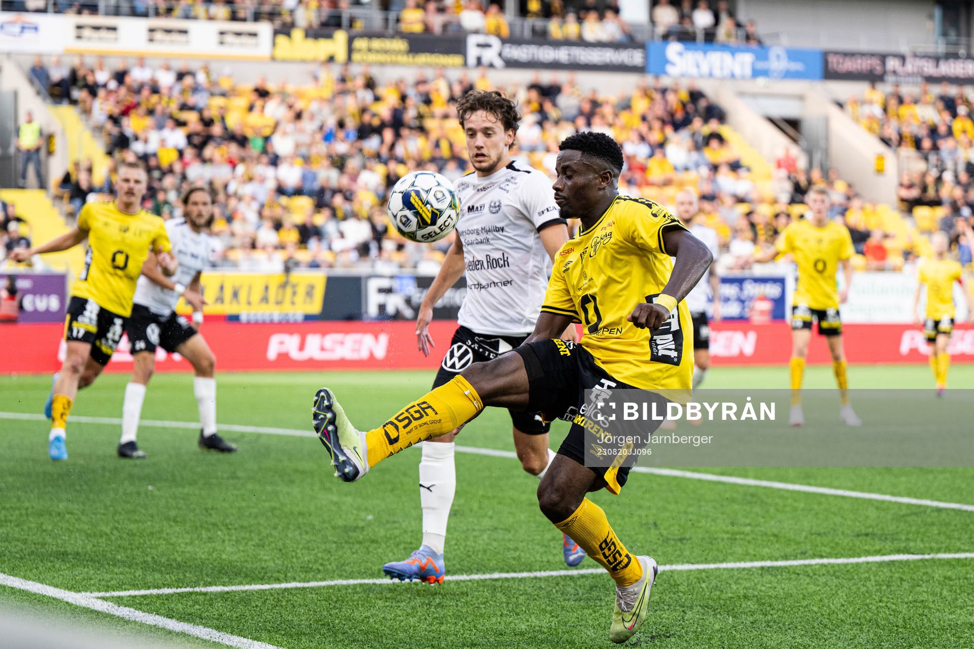 Mjällbys Colin Rösler och Elfsborgs Michael Baidoo
