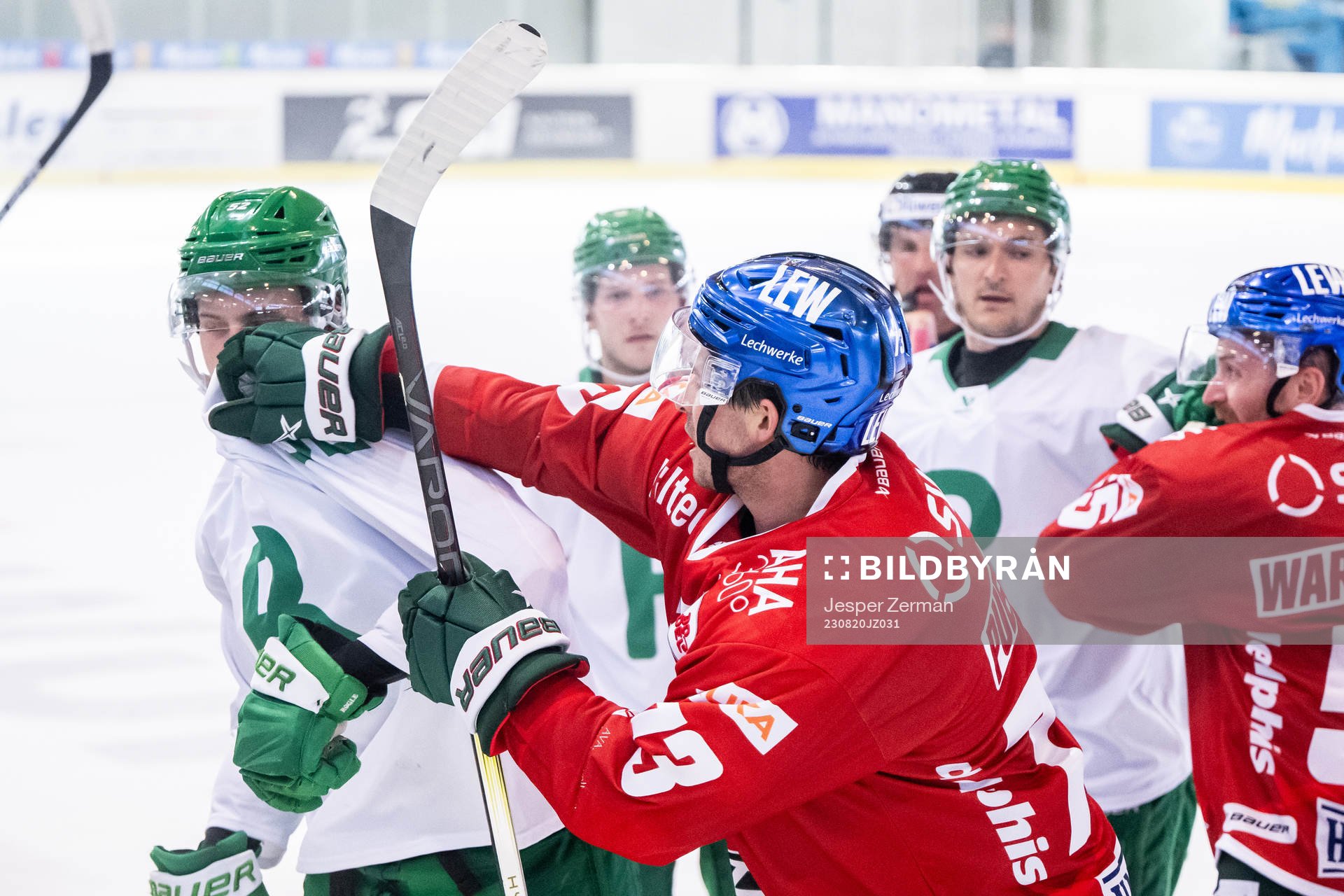 Felix Nilsson of Rögle and Matthew Puempel of Augsburger