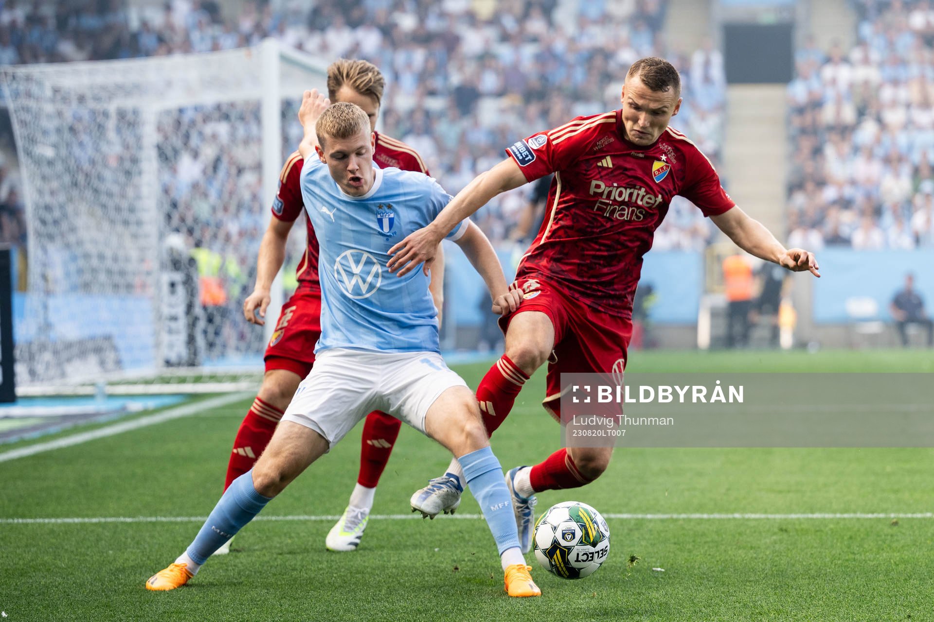 Malmö FFs Sebastian Jörgensenoch Djurgårdens Piotr