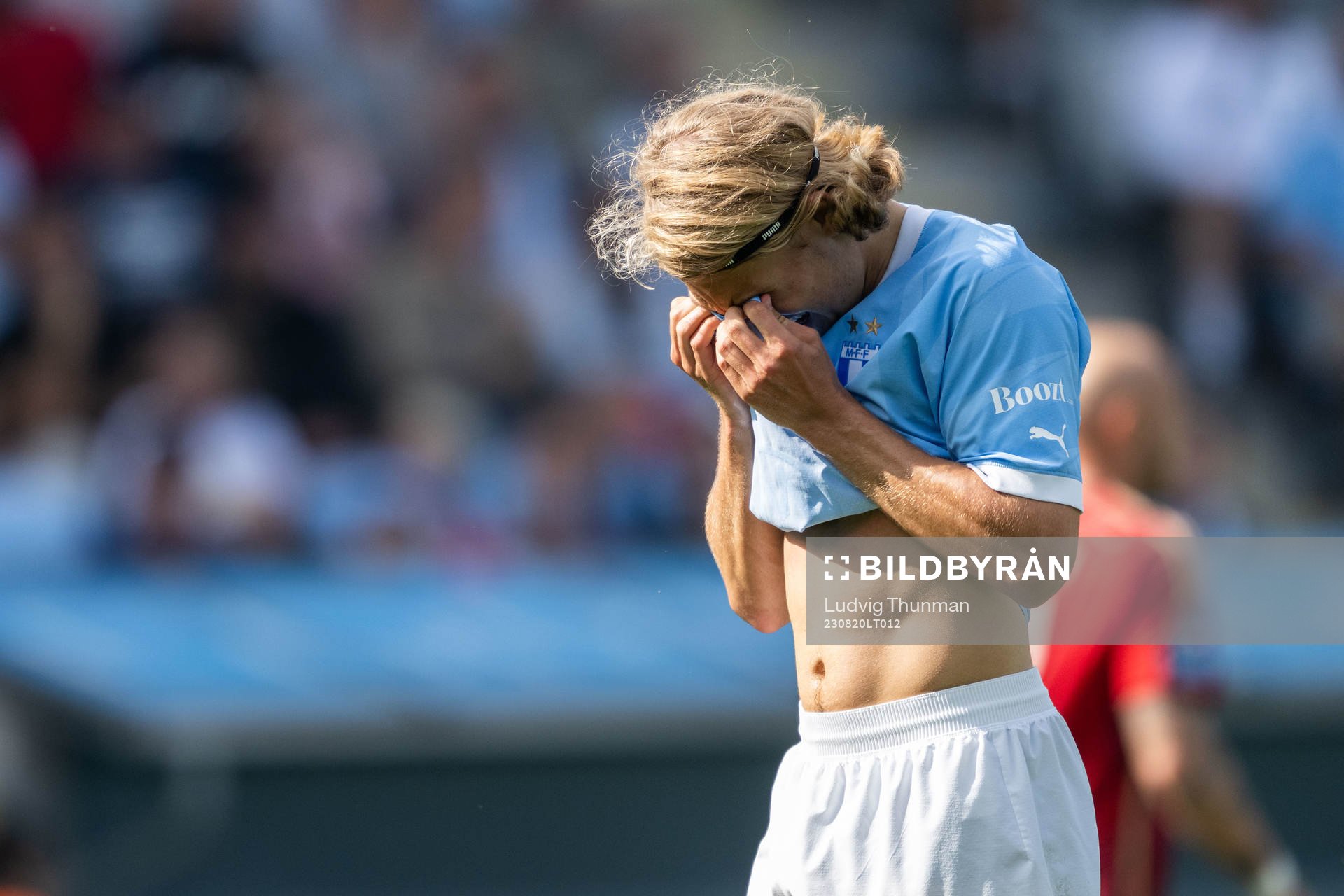 Malmö FFs Sebastian Nanasi deppar