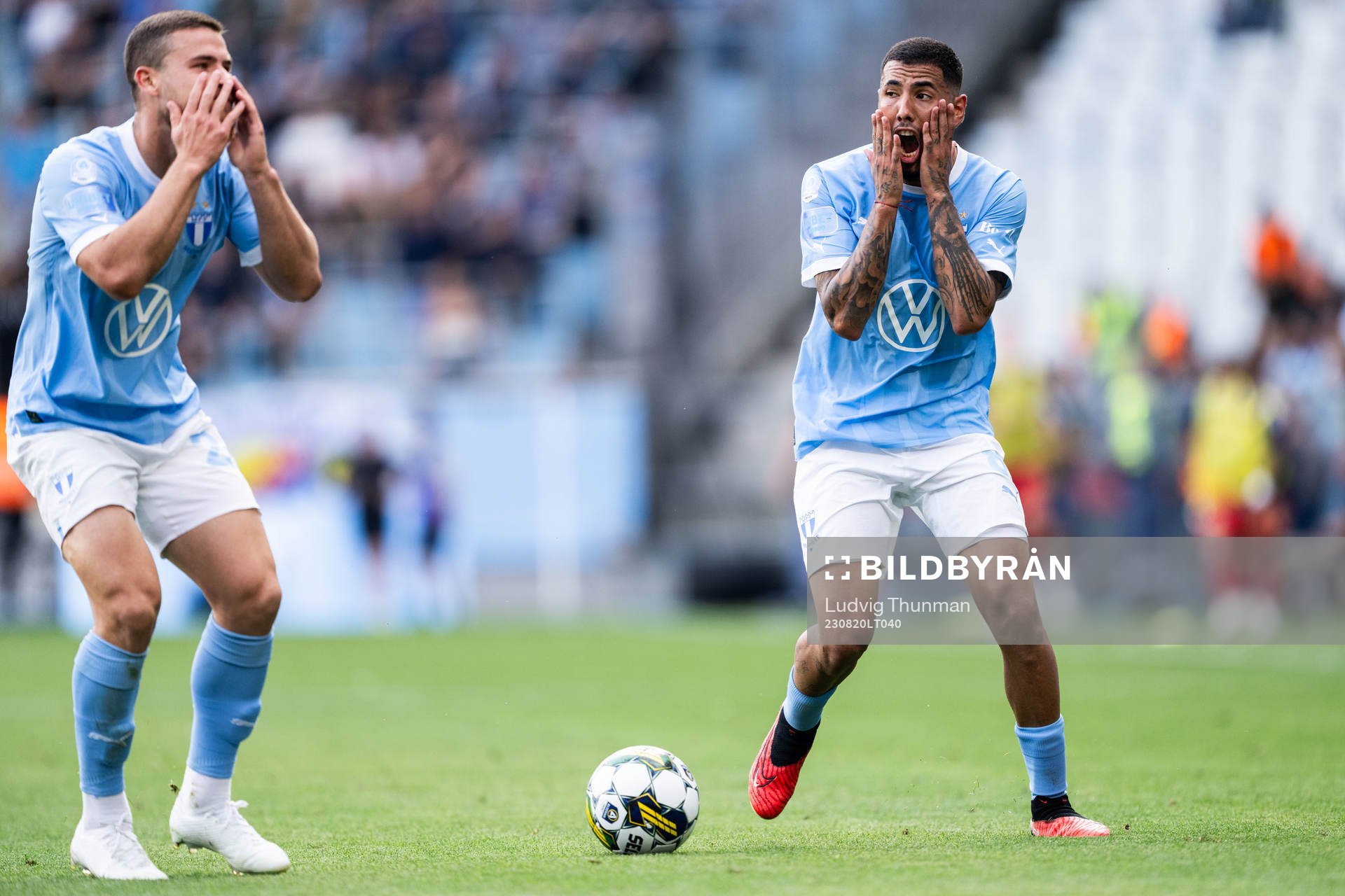 Malmö FFs Gabriel Busanello och Sergio Pena reagerar