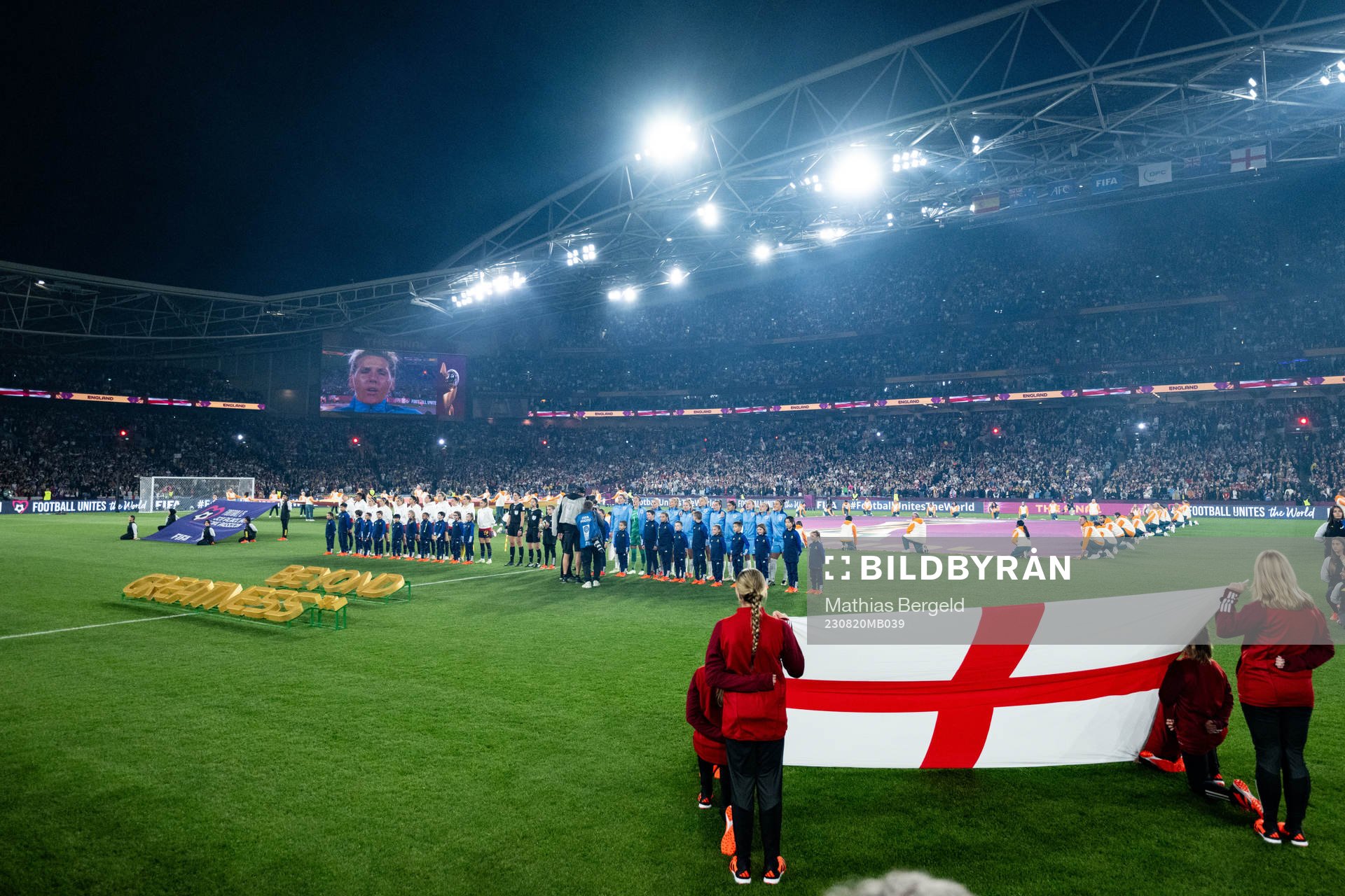 Players of Spain and of England