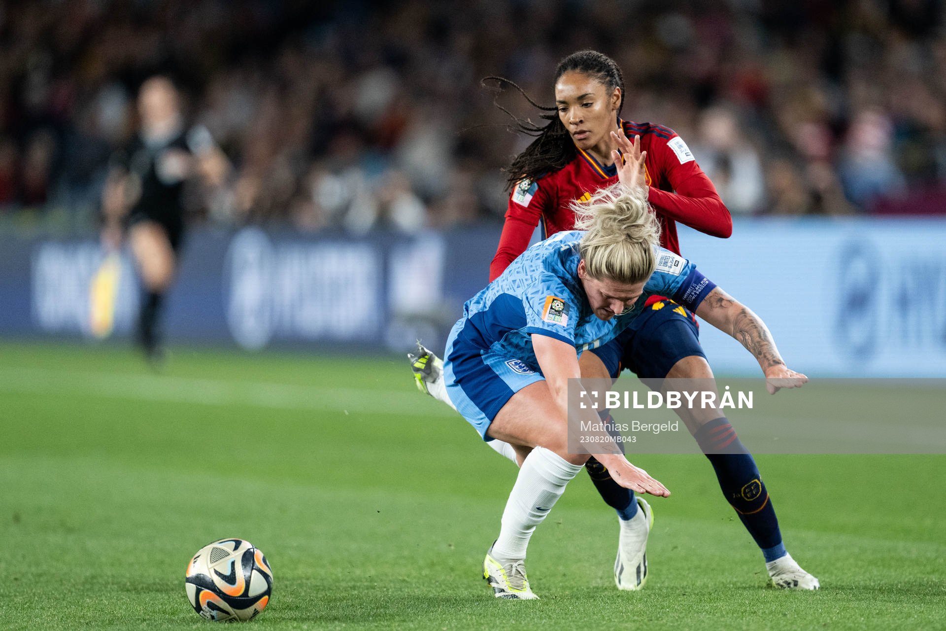 Salma Paralluelo of Spain and Millie Bright of England