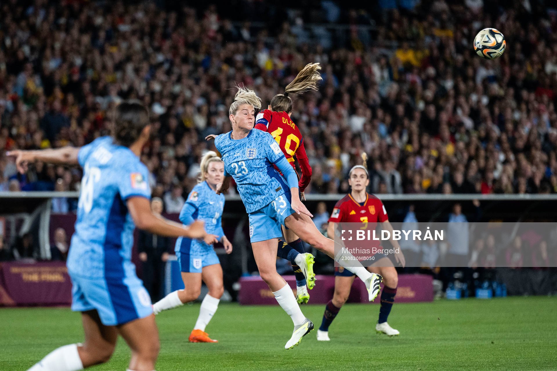 Alessia Russo of England and Olga Carmona of Spain