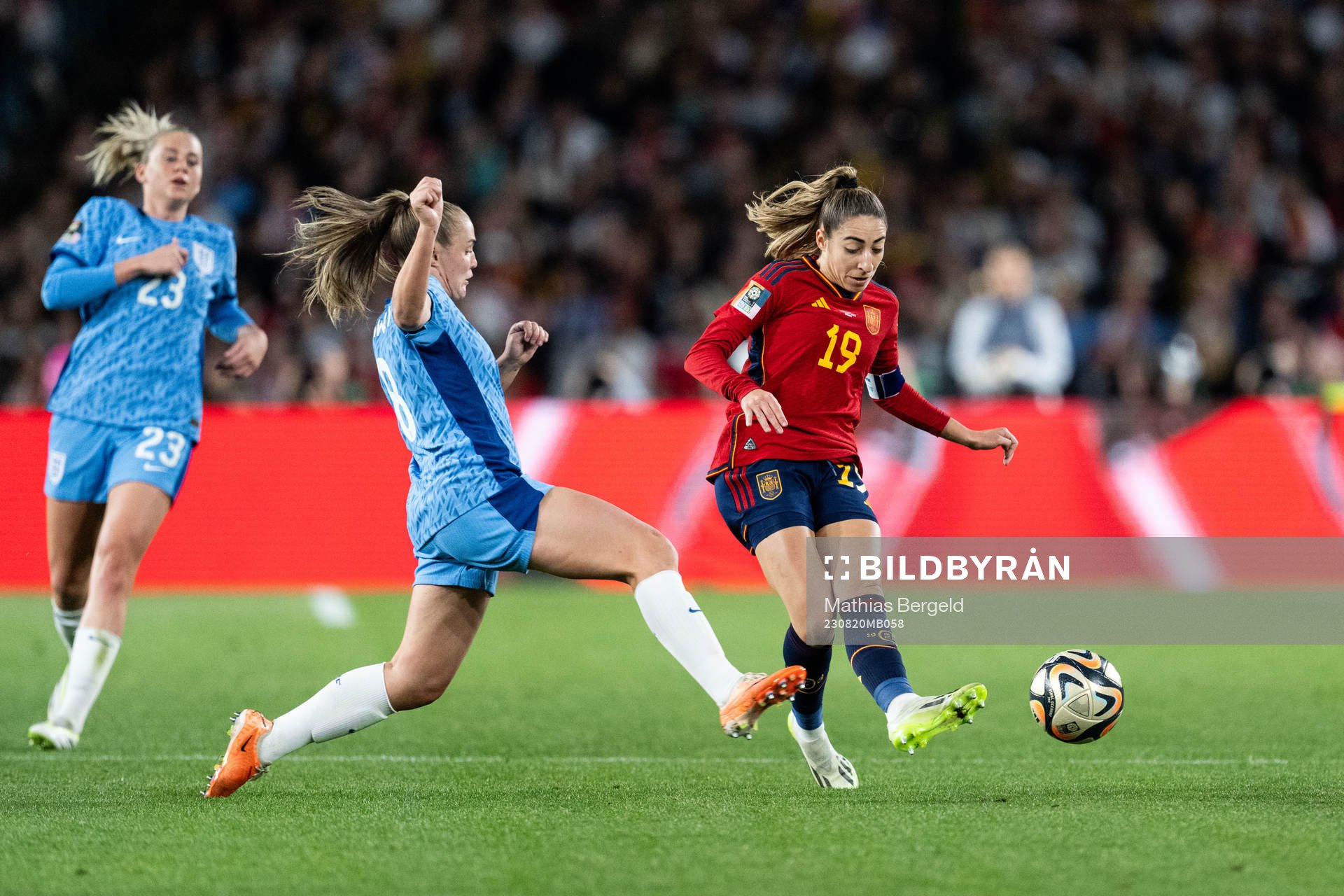 Georgia Stanway of England and Olga Carmona of Spain