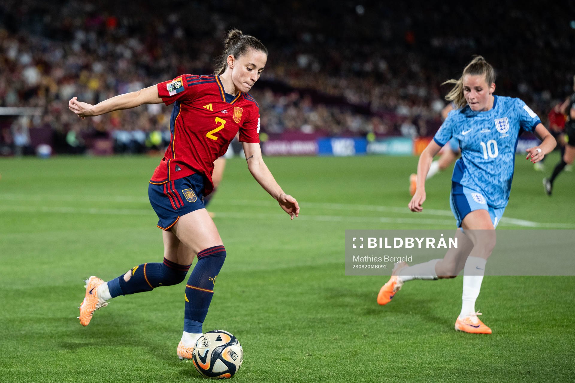 Ona Batlle of Spain and Ella Toone of England