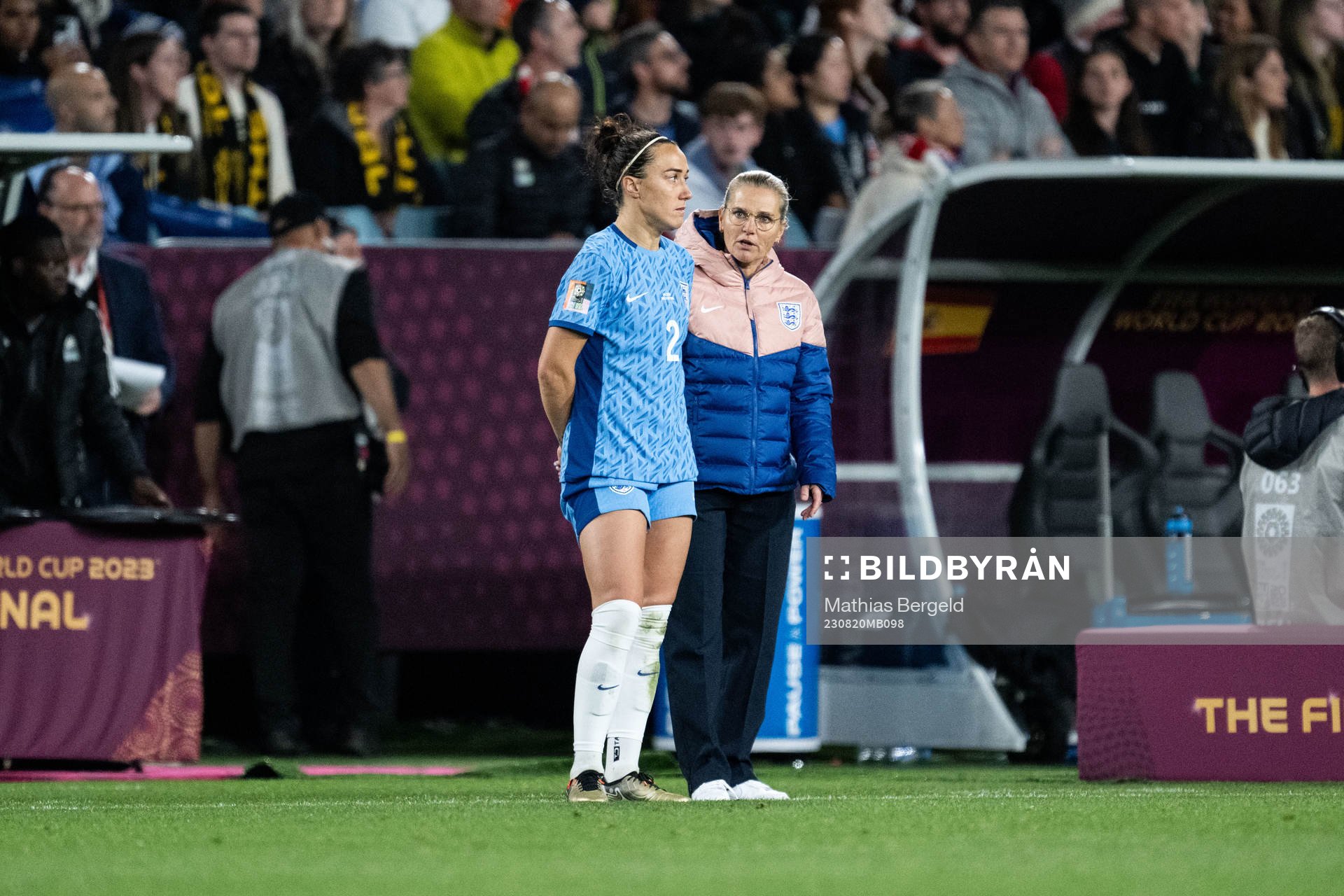 Lucy Bronze and Head coach Sarina Wiegman of England during the FIFA Women's World Cup final between Spain and England on August 20, 2023 in Sydney. 