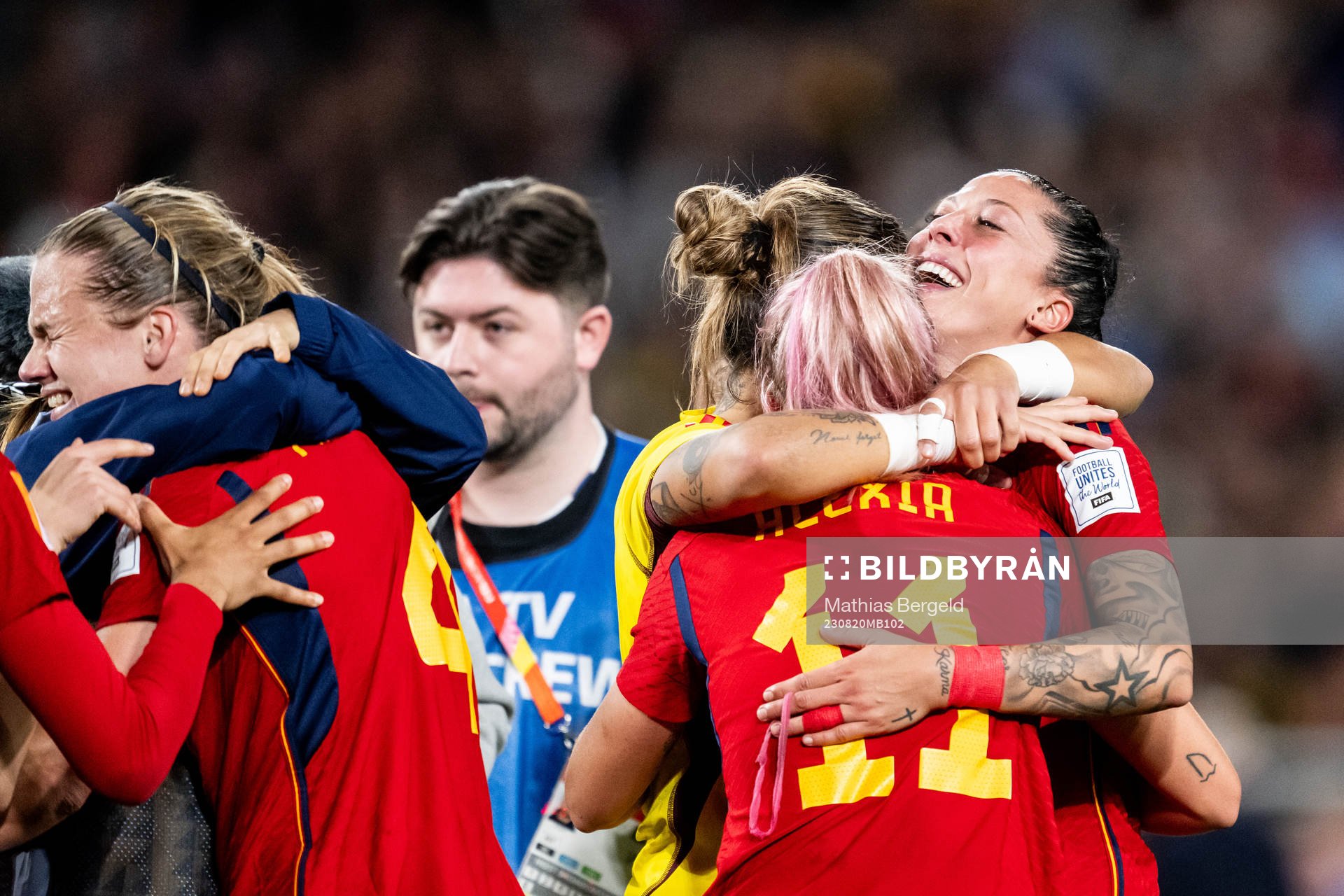 Alexia Putellas and Jennifer Hermoso of Spain celebrates