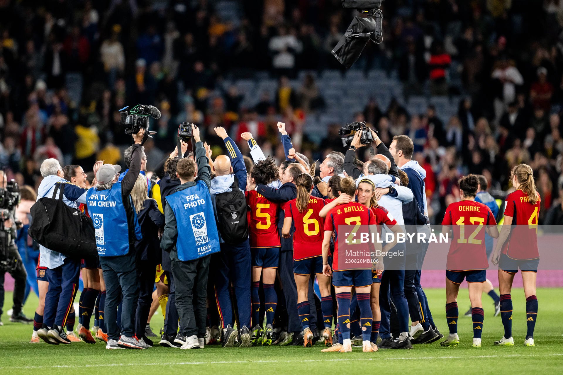 Players of Spain celebrate