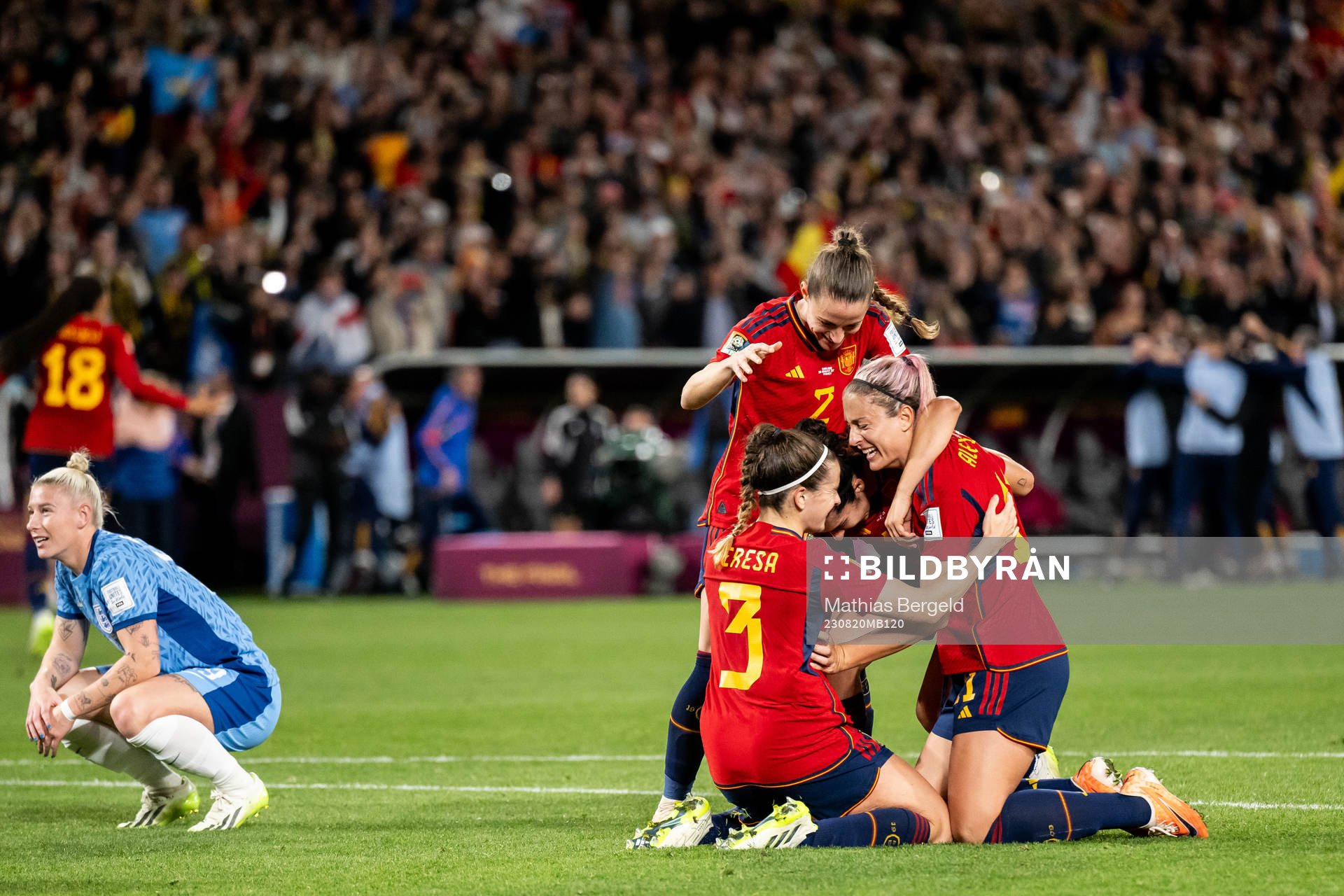 Teresa Abelleira, Ona Batlle and Alexia Putellas of Spain