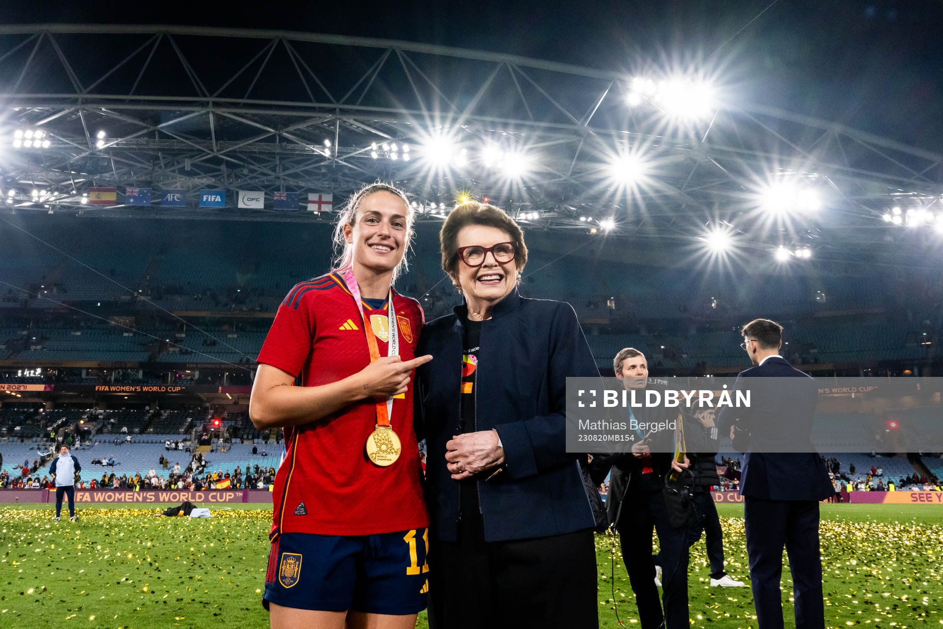 Alexia Putellas of Spain with Billie Jean King