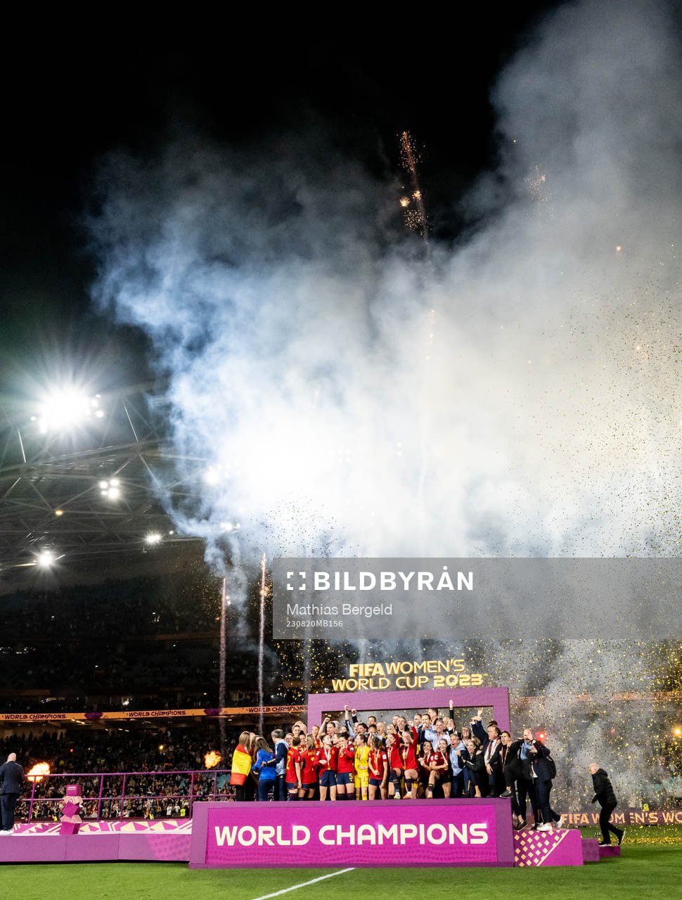 Players of Spain celebate with the trophy