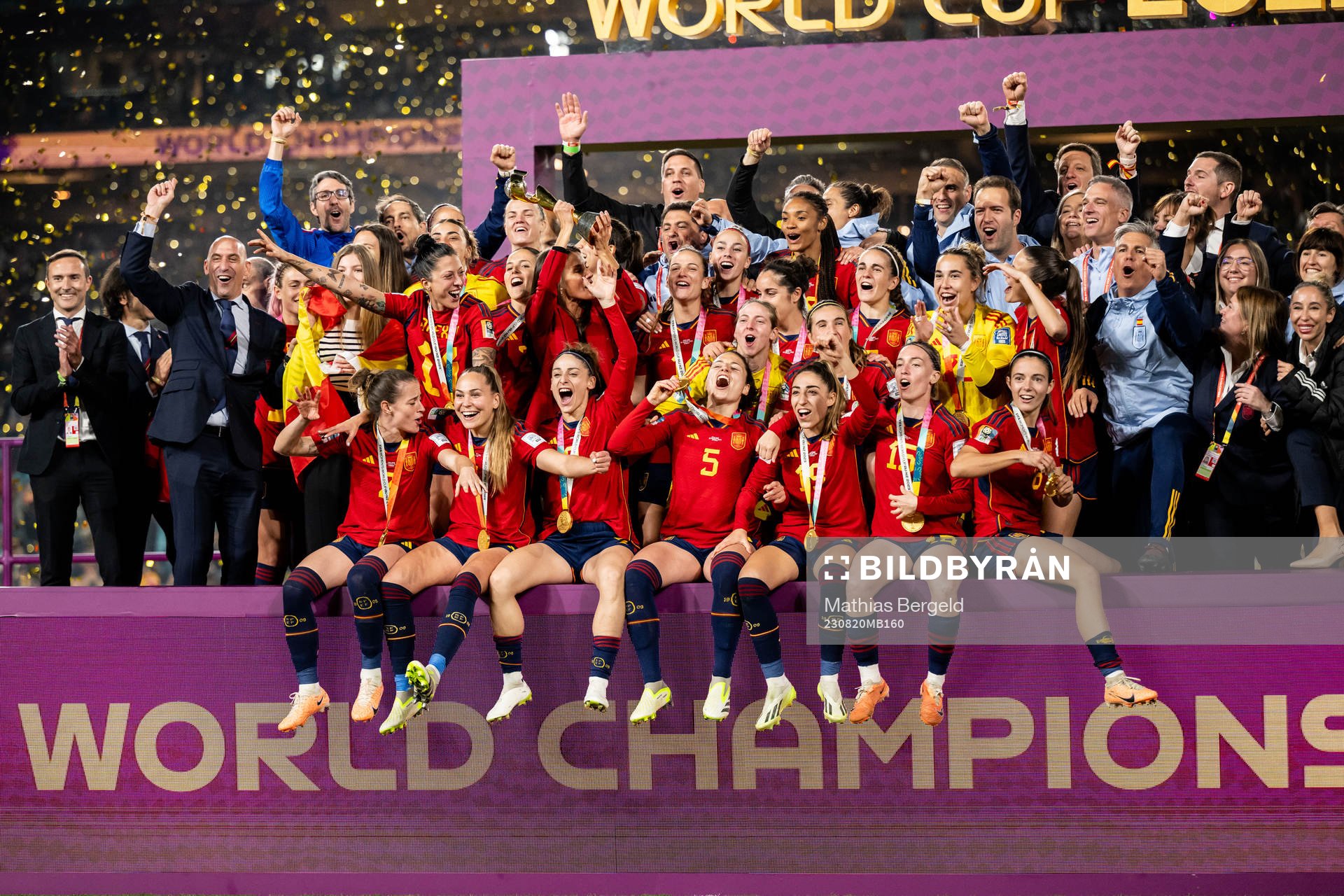 Players of Spain celebate with the trophy