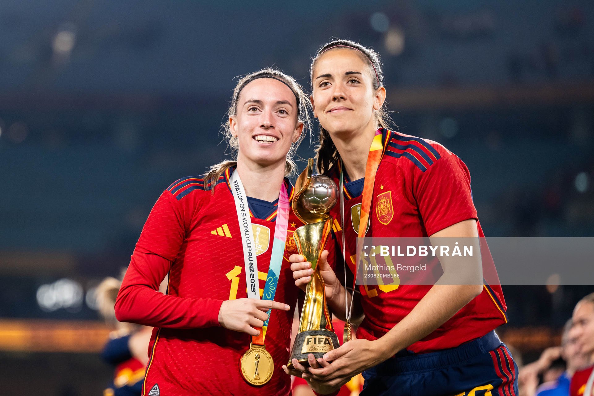 Eva Navarro and Rocia Galvez of Spain celebates with the trophy after the FIFA Women's World Cup final between Spain and England on August 20, 2023 in Sydney.