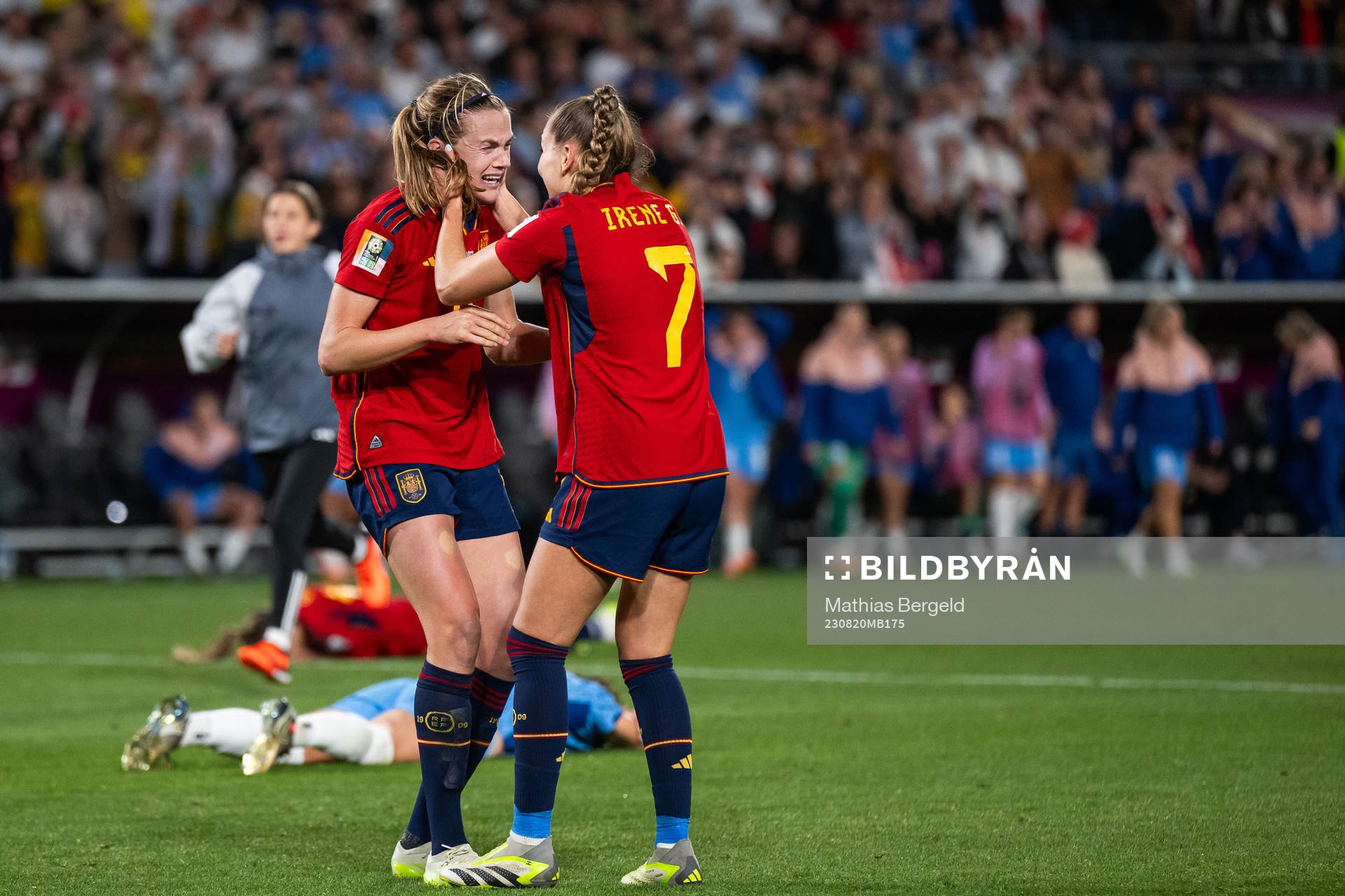 Irene Paredes and Alba Redondo of Spain celebrate