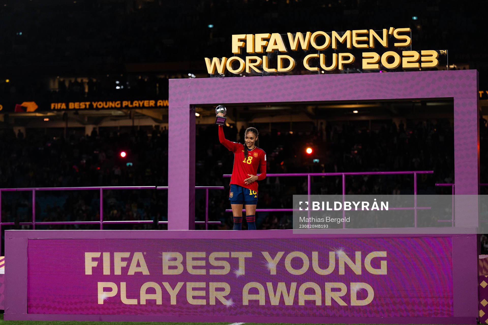 Salma Paralluelo of Spain poses with the FIFA Best Young Player Award at the medal ceremony after the FIFA Women's World Cup final between Spain and England on August 20, 2023 in Sydney.