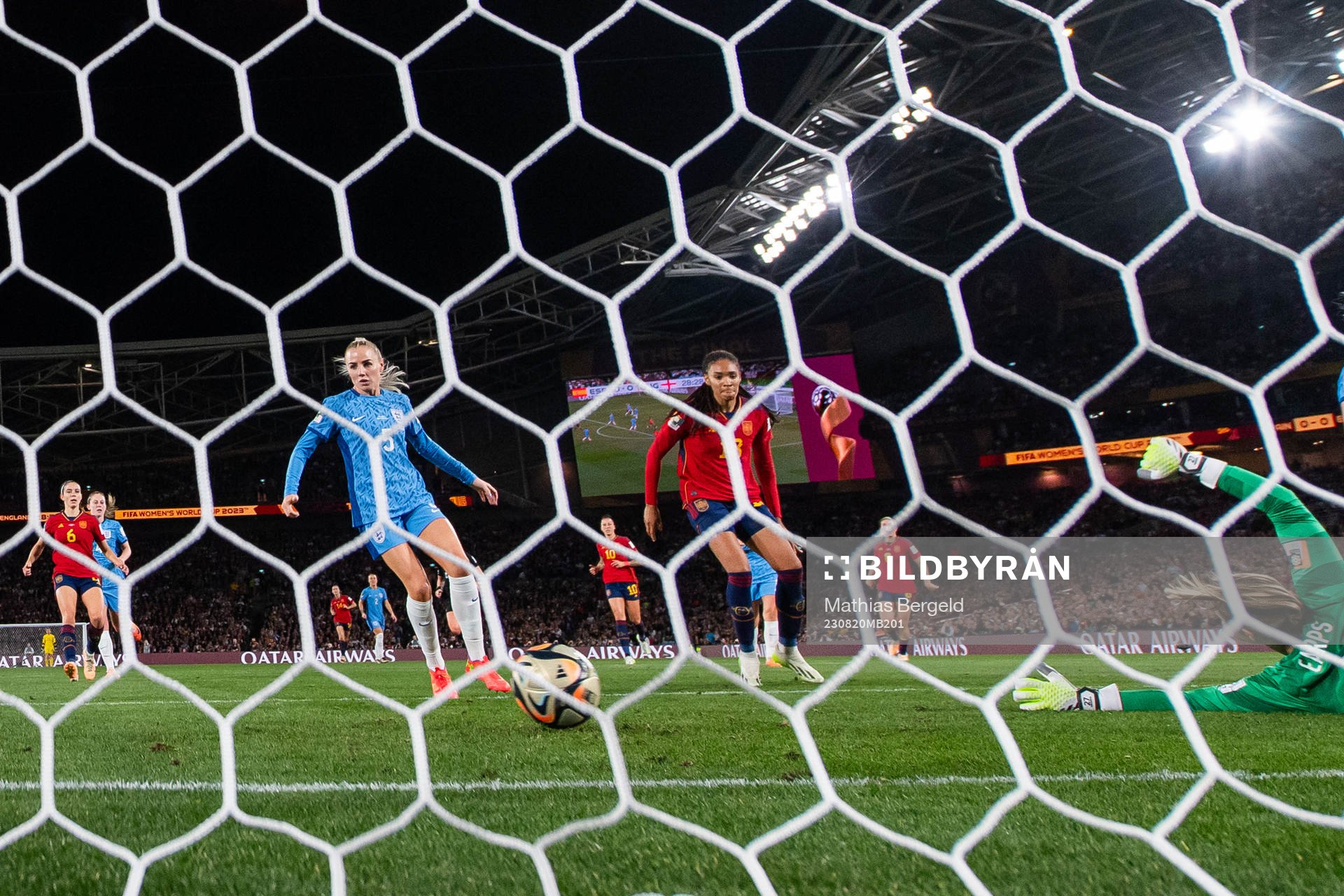 Alex Greenwood and goalkeeper Mary Earps of England see
