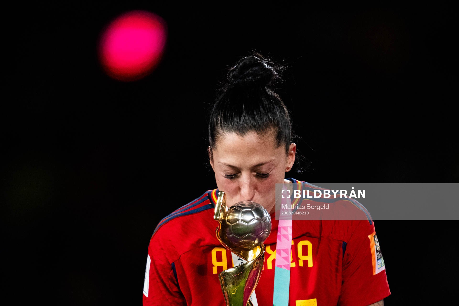 Jennifer Hermoso of Spain celebrates and kiss the trophy at the medal ceremony after the FIFA Women's World Cup final between Spain and England on August 20, 2023 in Sydney.