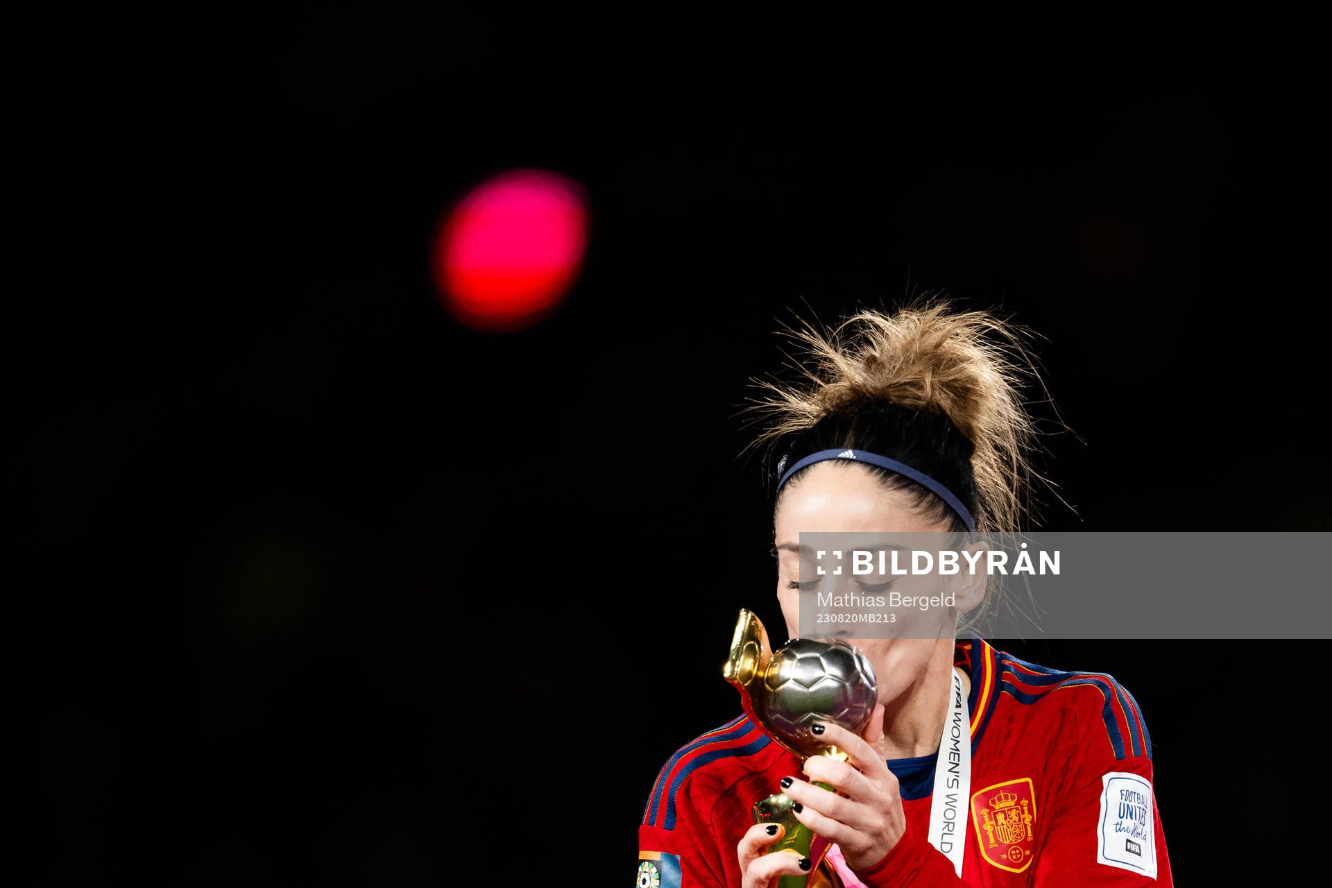 Esther Gonzalez of Spain celebrates and kiss the trophy at