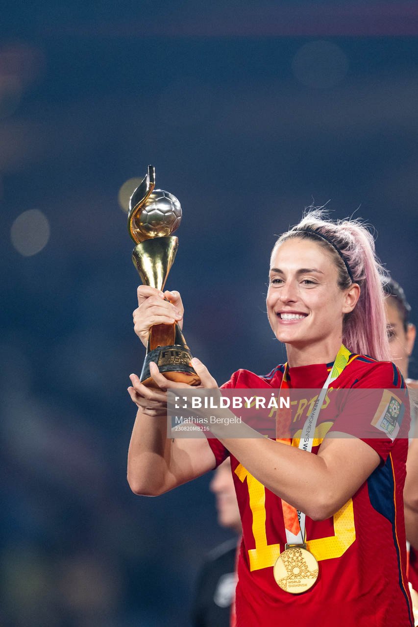 Alexia Putellas of Spain celebrates with the trophy at the