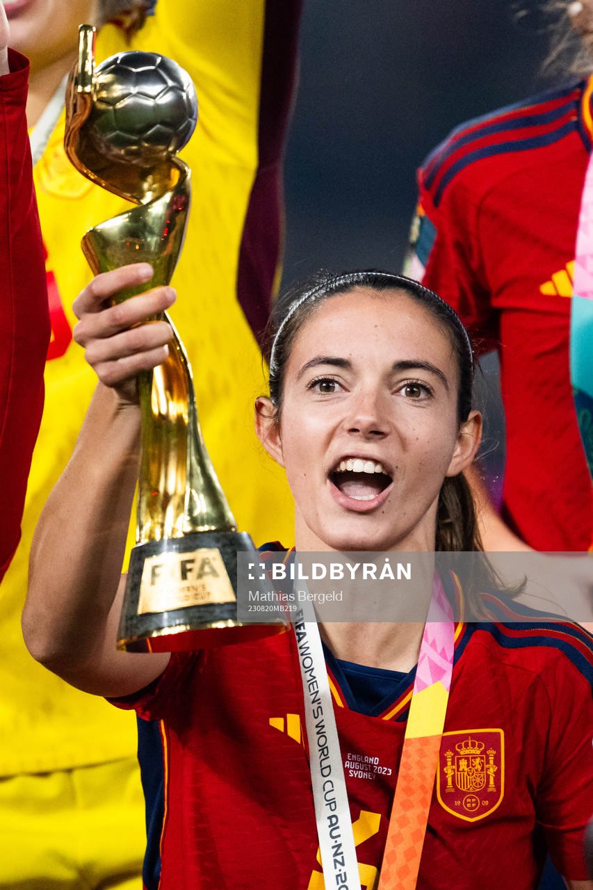 Aitana Bonmati of Spain celebrates with the trophy at the