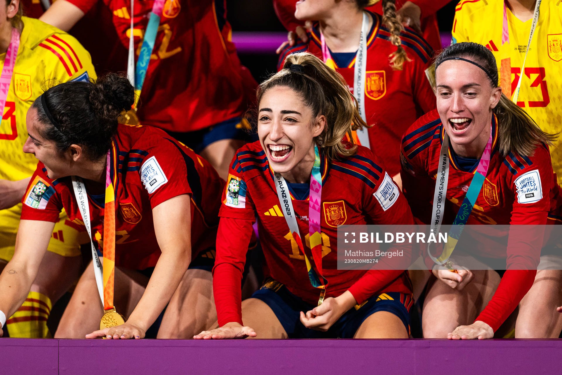 Olga Carmona and Eva Navarro of Spain celebrate at the